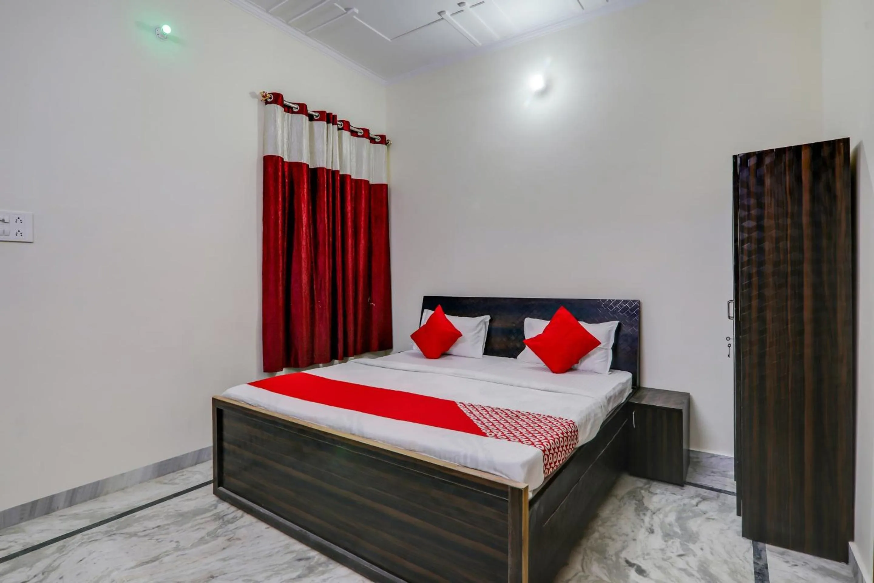 Bedroom, Bed in Hotel O Urmila Sadan