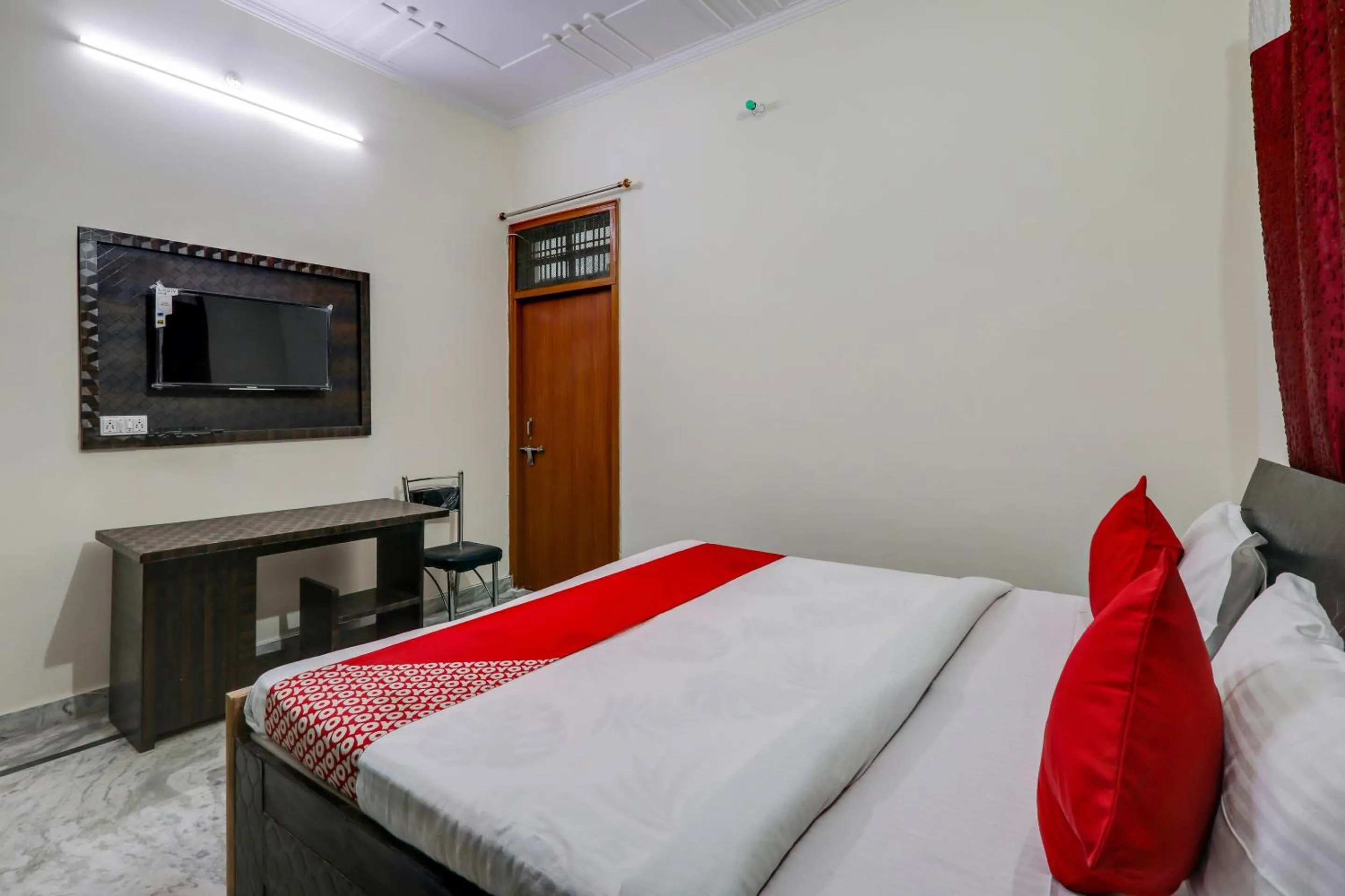 Bedroom, Bed in Hotel O Urmila Sadan