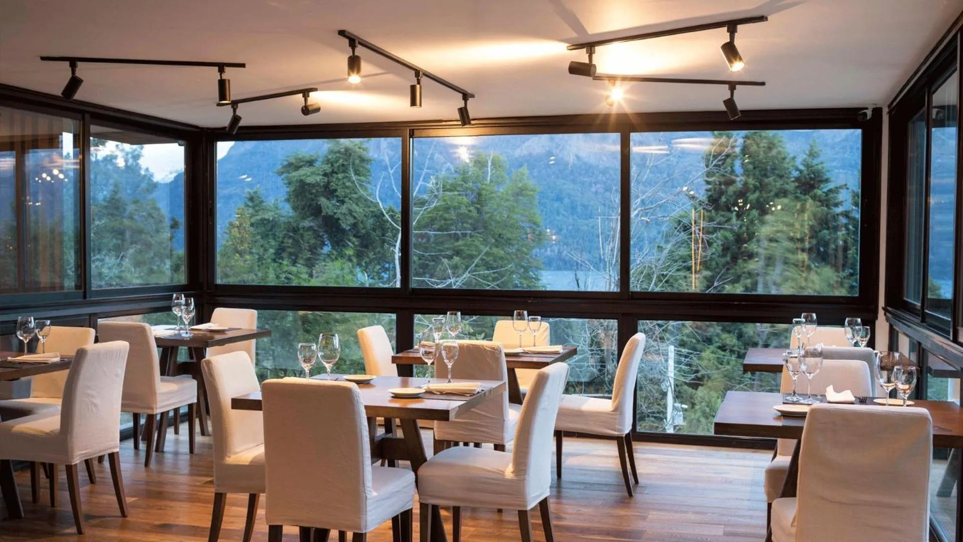 Restaurant/places to eat in Hotel Alto Traful