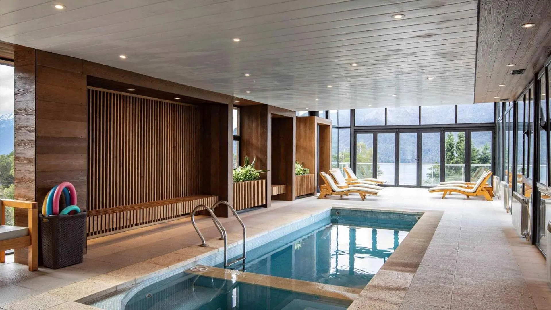 Swimming pool in Hotel Alto Traful