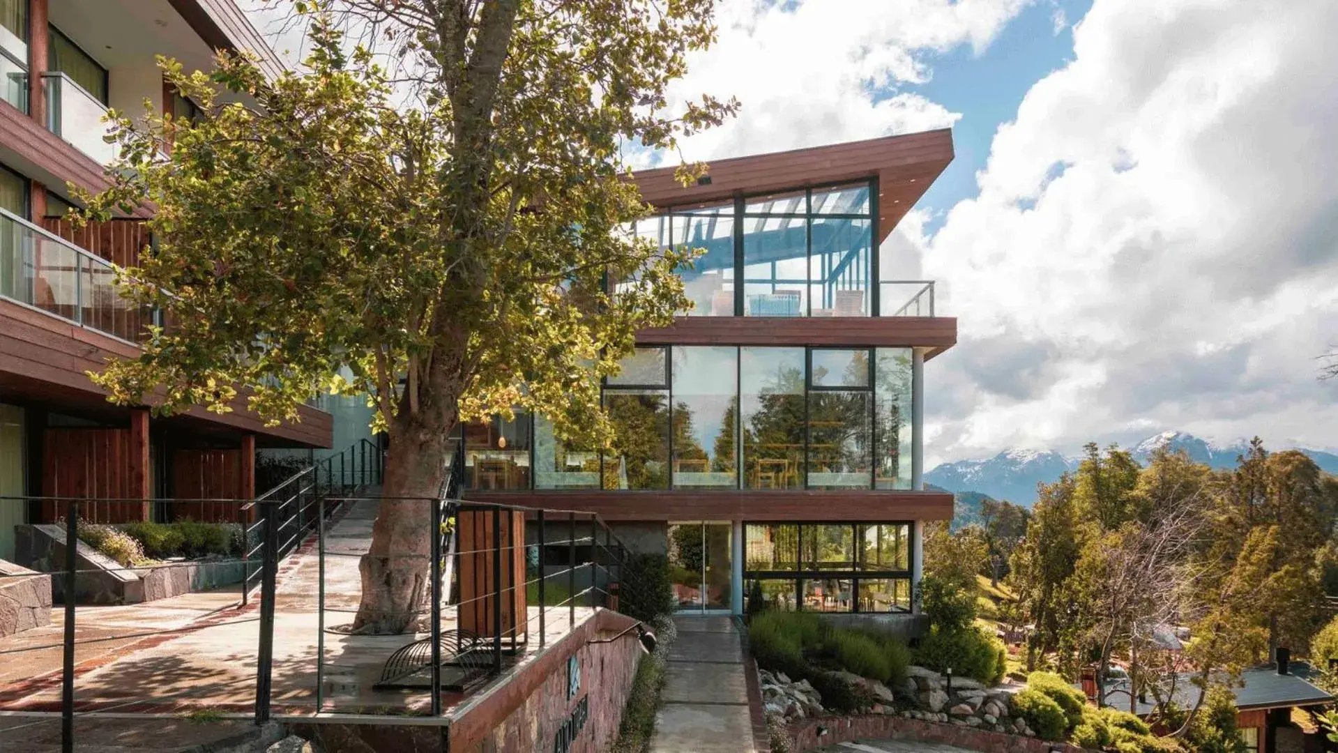 Property building in Hotel Alto Traful Property building in Hotel Alto Traful