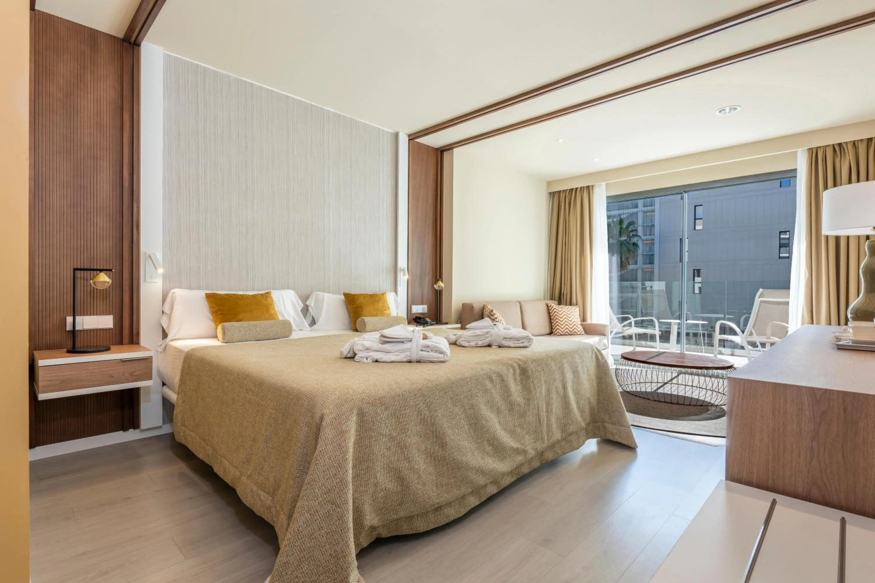 Photo of the whole room, Bed in Aubamar Palma Resort