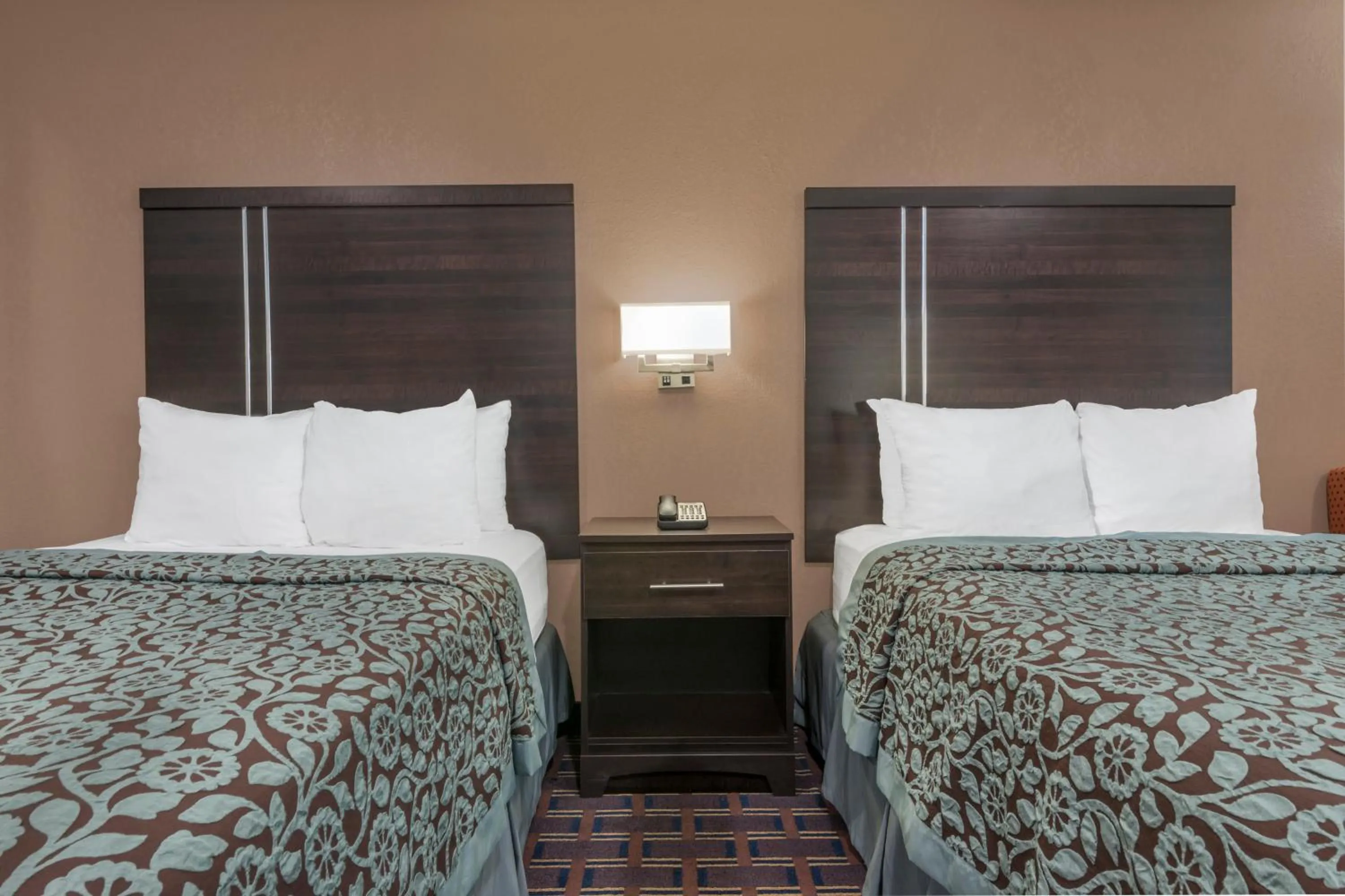 Bed in Days Inn by Wyndham Maumee/Toledo
