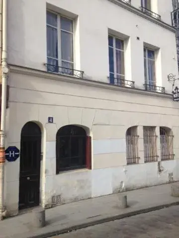 Property building in Hotel Esmeralda Property building in Hotel Esmeralda