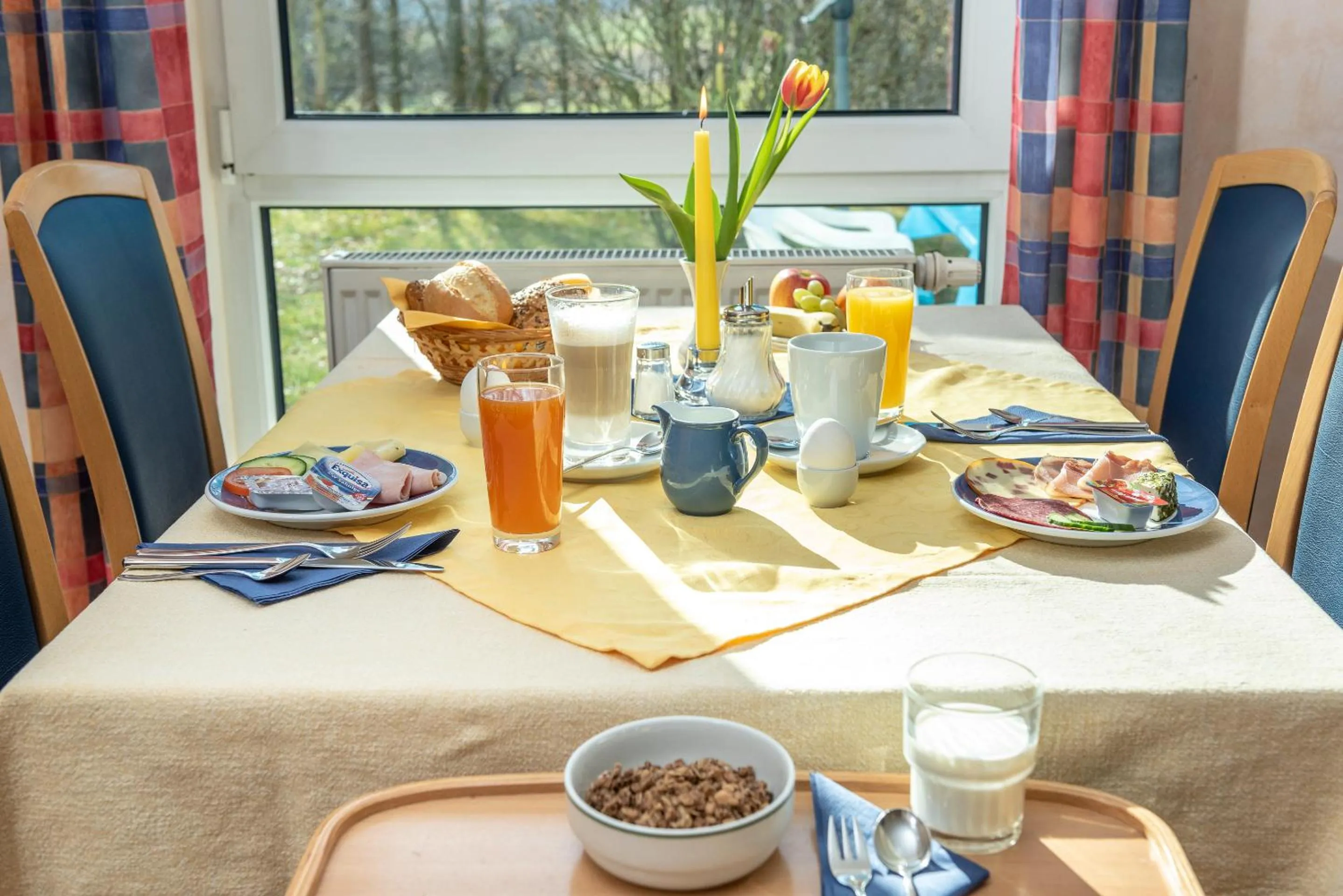 Breakfast in Hotel Am Wiesenweg l 24h check-in