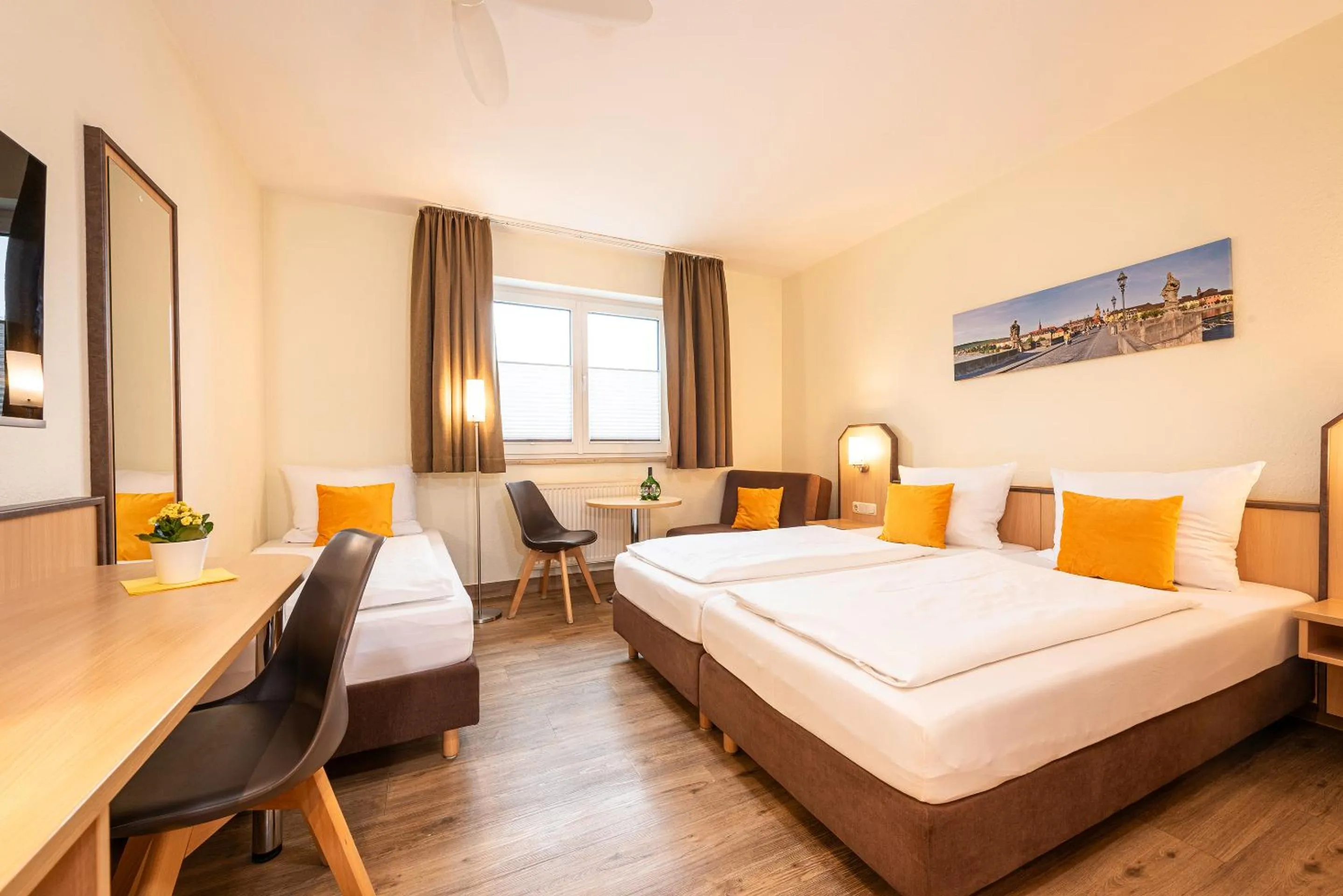 Photo of the whole room, Bed in Hotel Am Wiesenweg l 24h check-in