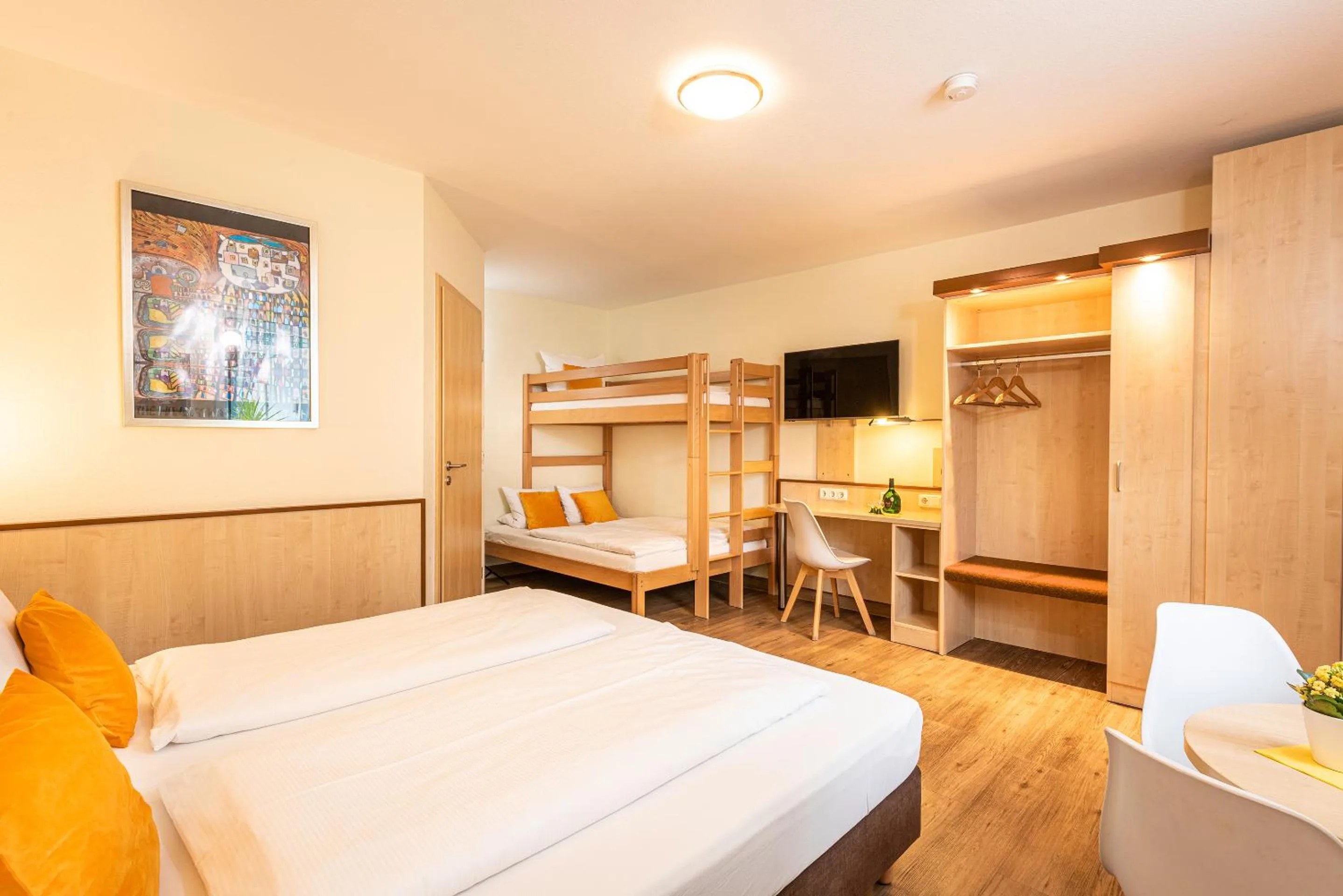 Photo of the whole room, Bed in Hotel Am Wiesenweg l 24h check-in