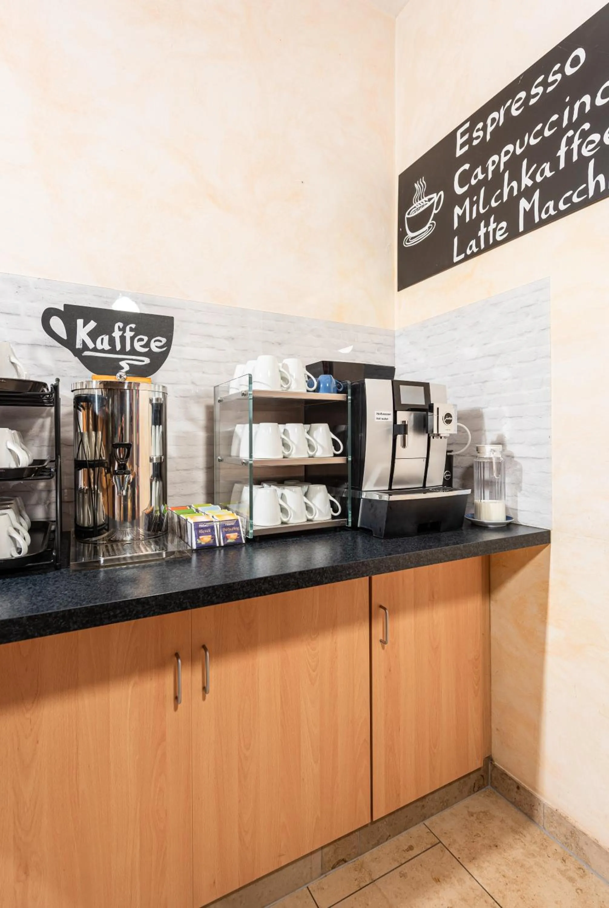 Breakfast in Hotel Am Wiesenweg l 24h check-in