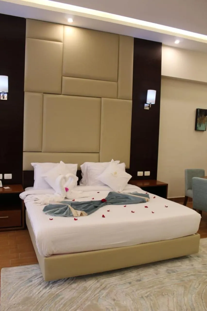 Bedroom, Bed in Royal Jewel Al Raml Hotel