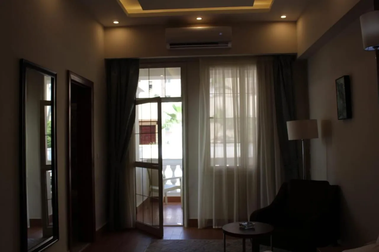 Living room in Royal Jewel Al Raml Hotel