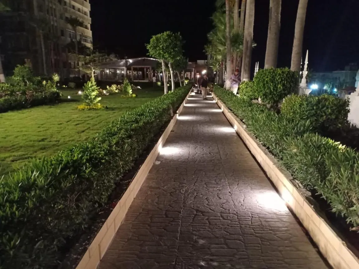 Garden in Royal Jewel Al Raml Hotel