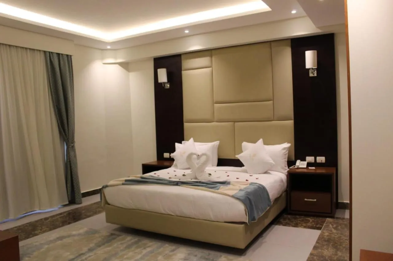 Bedroom, Bed in Royal Jewel Al Raml Hotel