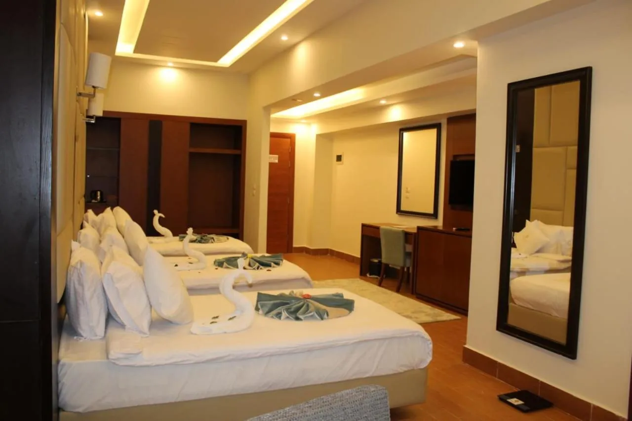 Bedroom, Bed in Royal Jewel Al Raml Hotel