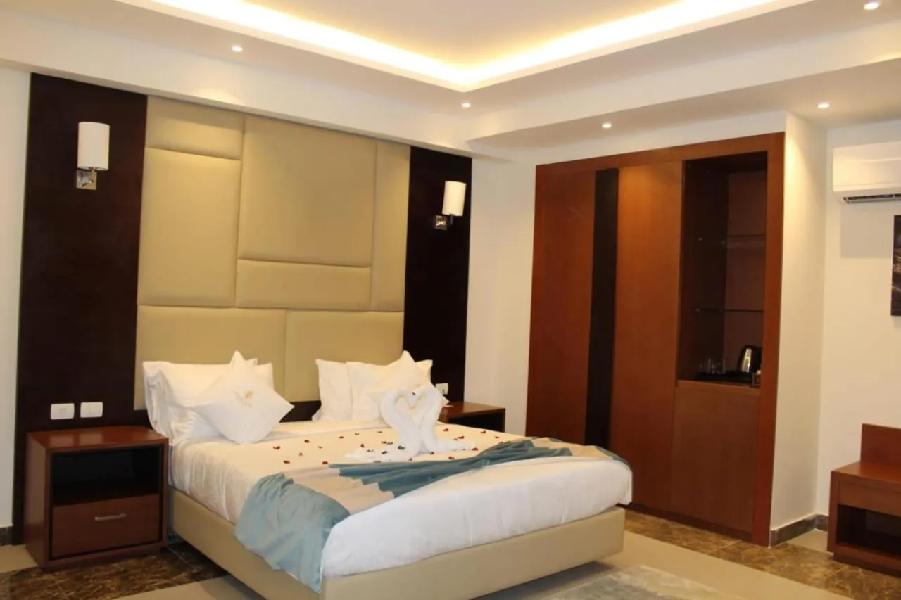 Bed in Royal Jewel Al Raml Hotel