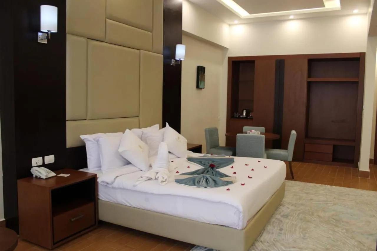 Bedroom, Bed in Royal Jewel Al Raml Hotel