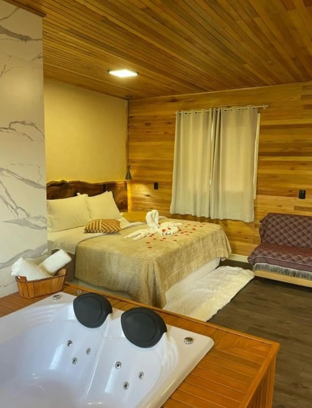 Photo of the whole room, Bed in Pousada Kaluana