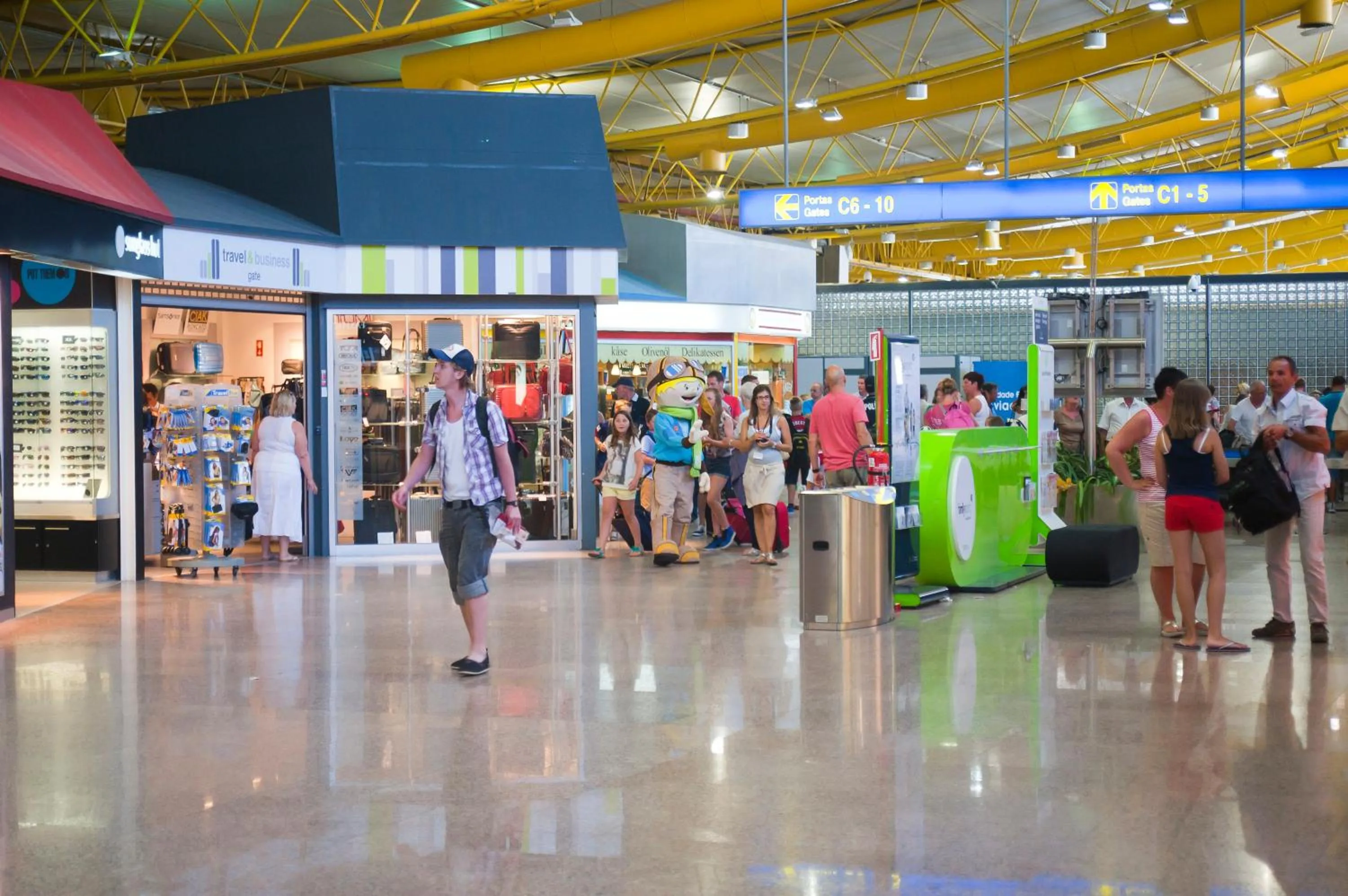 Area and facilities in Hotel 3K Faro Aeroporto