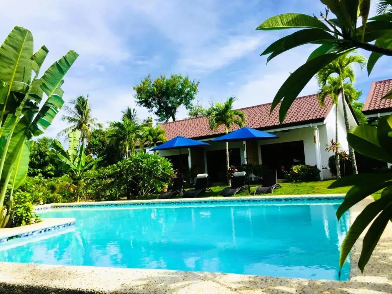 Swimming pool in Cabagnow Seaside Resort Swimming pool in Cabagnow Seaside Resort
