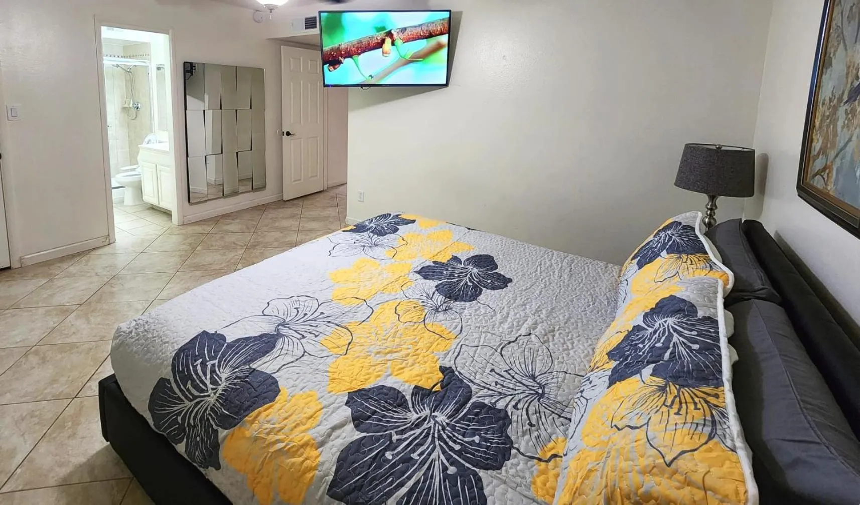 Bed in Quiet house with pool heater, patio, BBQ, citrus