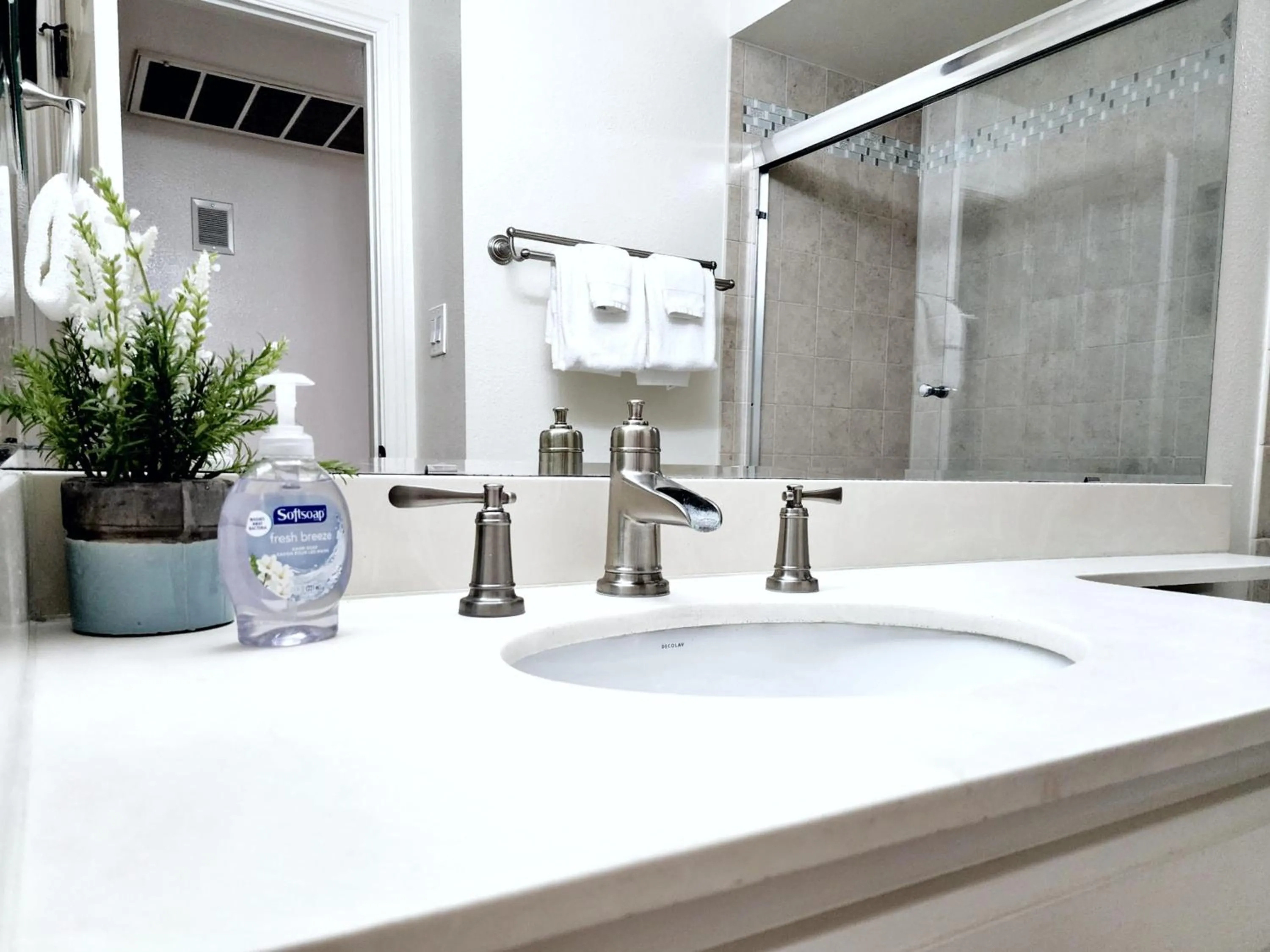 Quiet house with pool heater, patio, BBQ, citrus