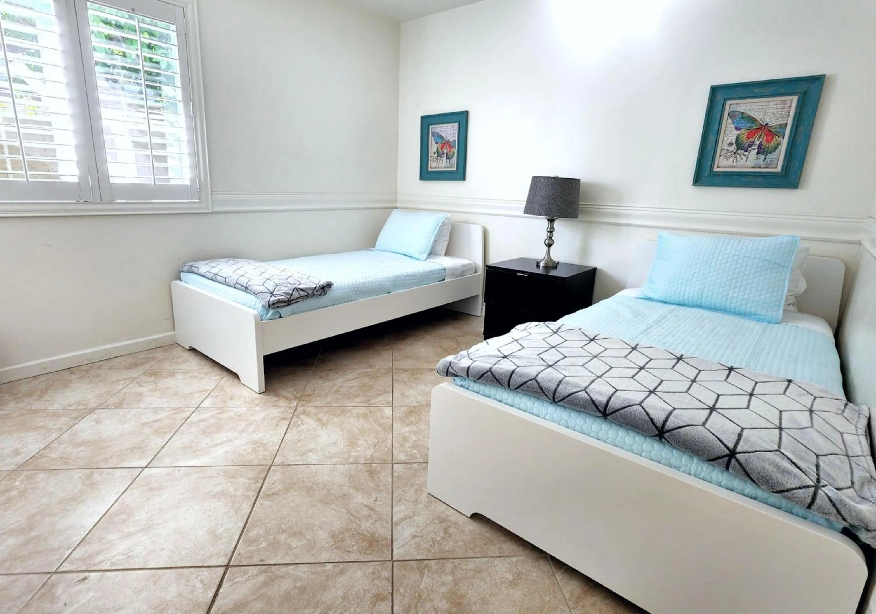 Bed in Quiet house with pool heater, patio, BBQ, citrus