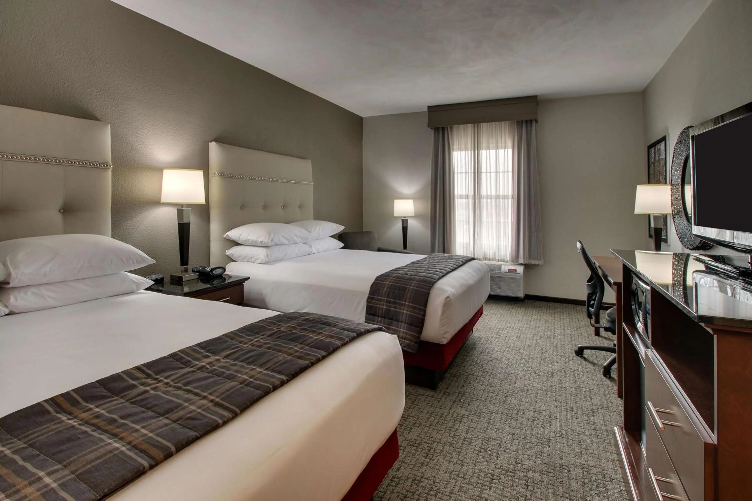 Photo of the whole room, Bed in Drury Inn & Suites San Antonio Northwest Medical Center