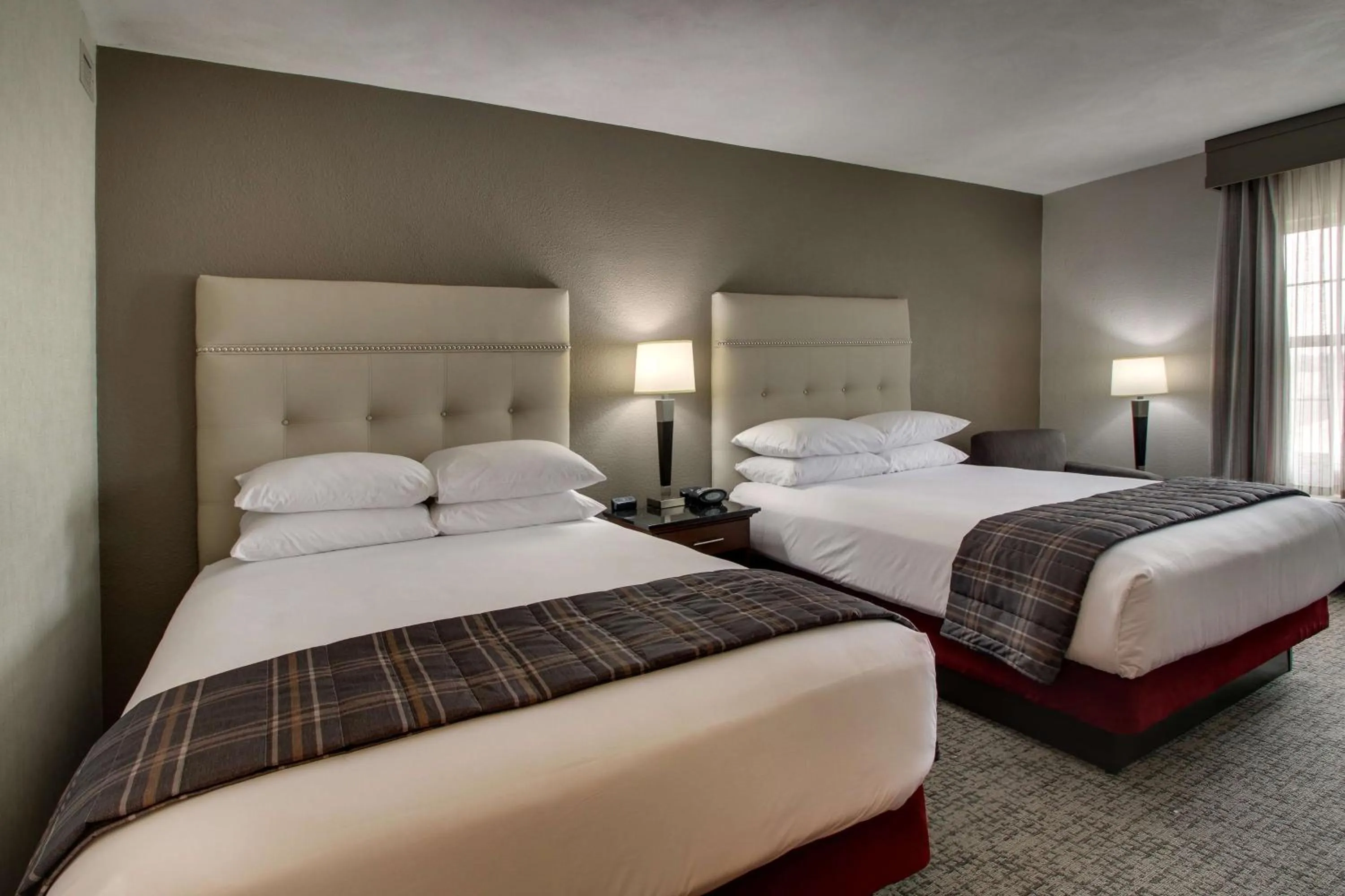 Photo of the whole room, Bed in Drury Inn & Suites San Antonio Northwest Medical Center