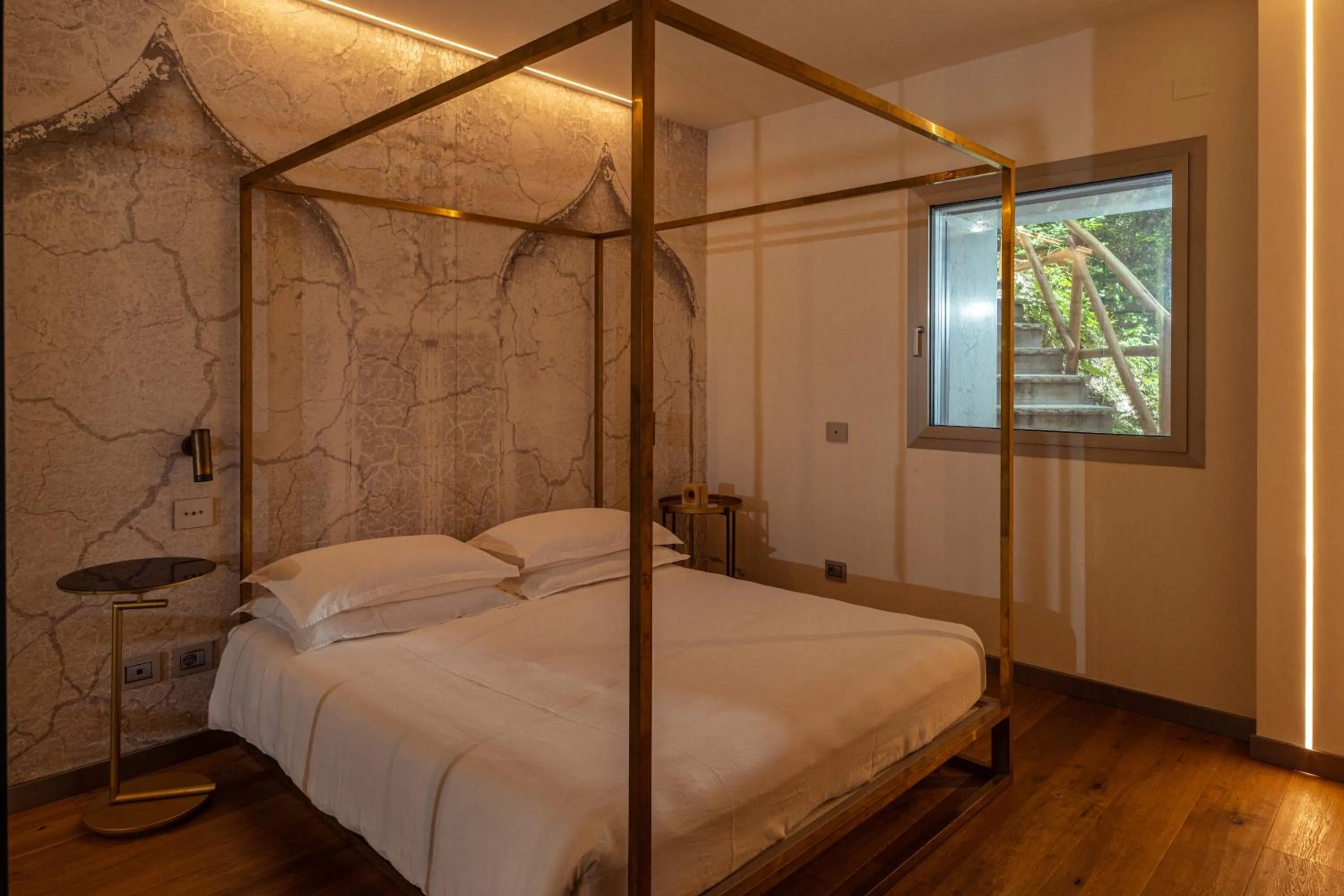 Bed in La Forestale Luxury Ecolodge B&B Primo Piano