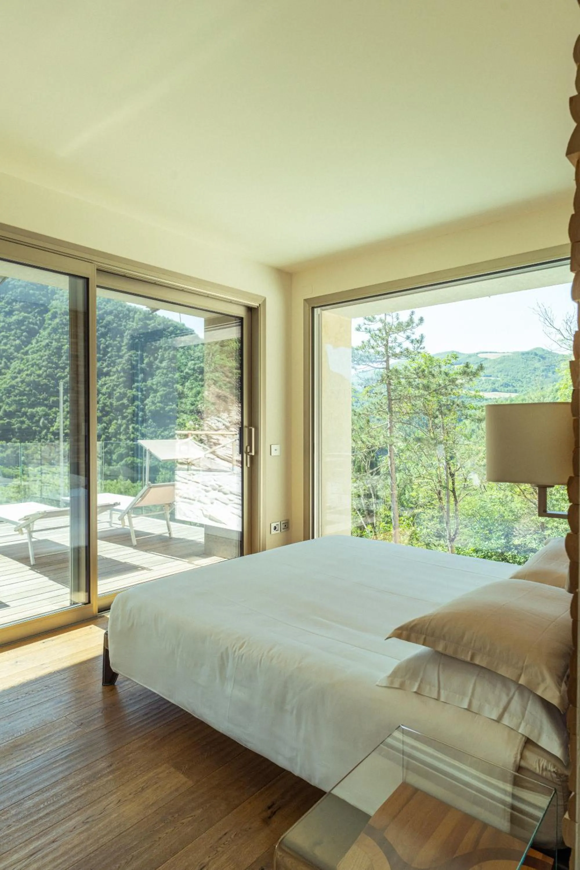 Bed in La Forestale Luxury Ecolodge B&B Primo Piano