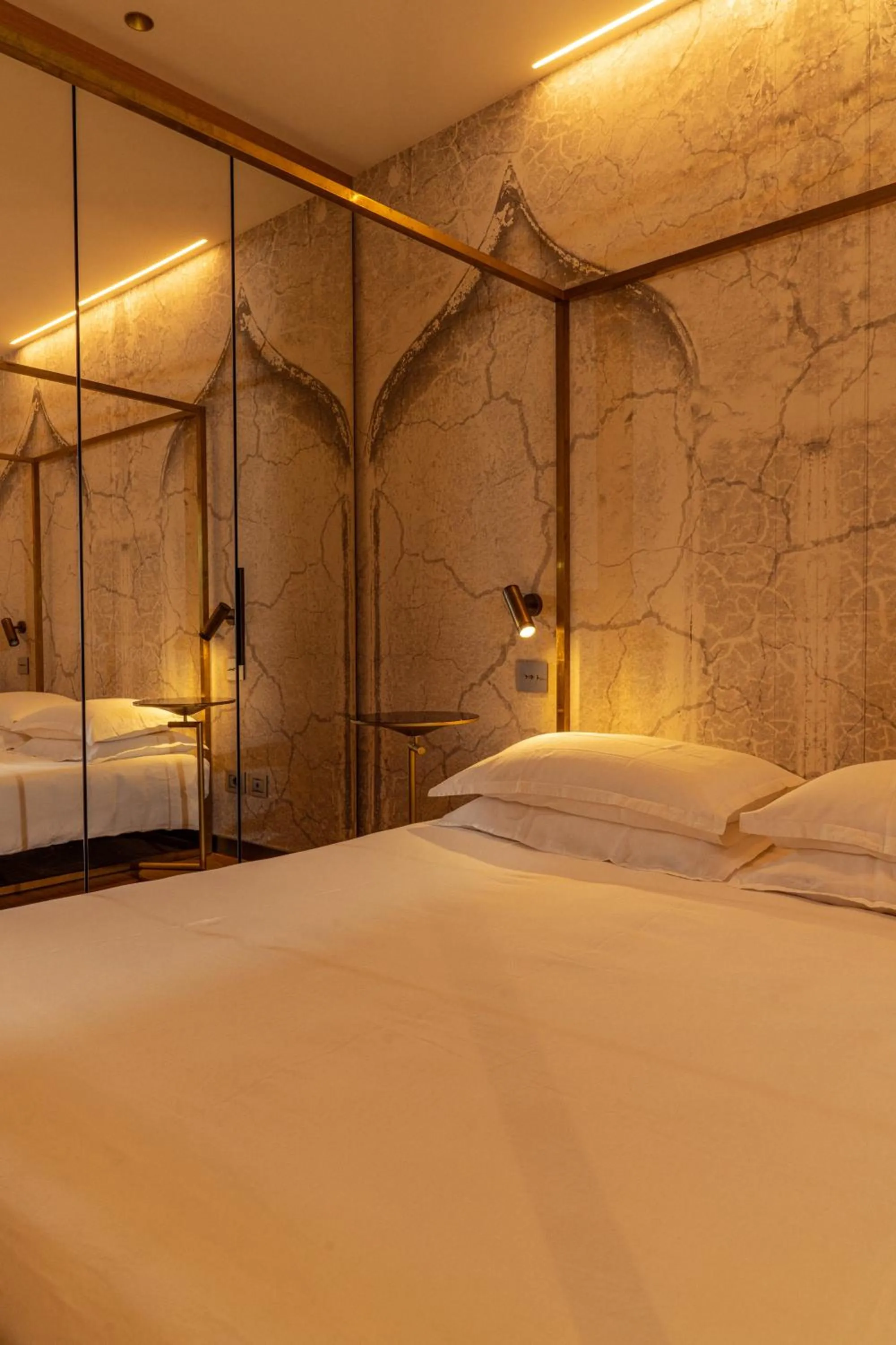 Bed in La Forestale Luxury Ecolodge B&B Primo Piano