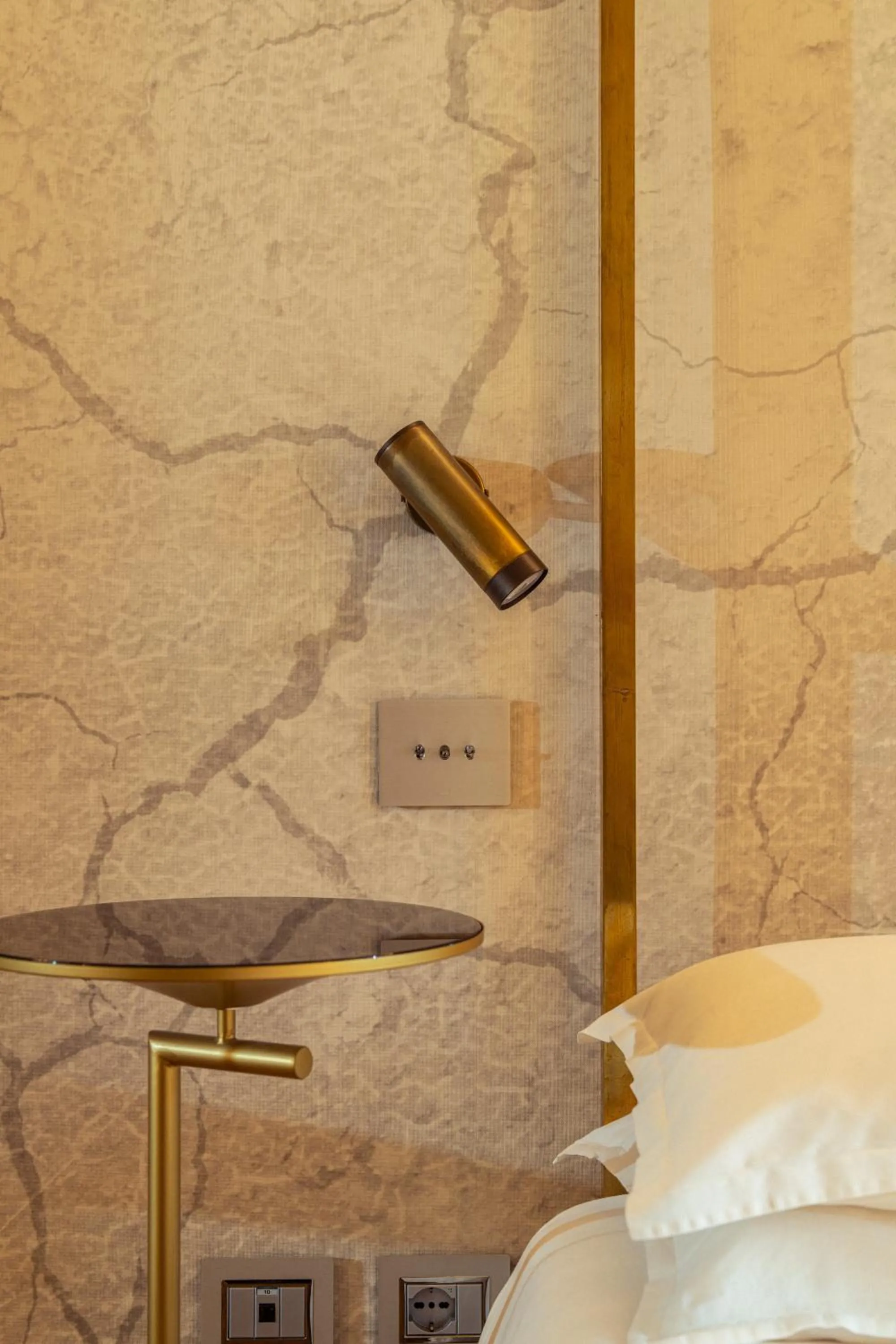 Decorative detail, Bed in La Forestale Luxury Ecolodge B&B Primo Piano