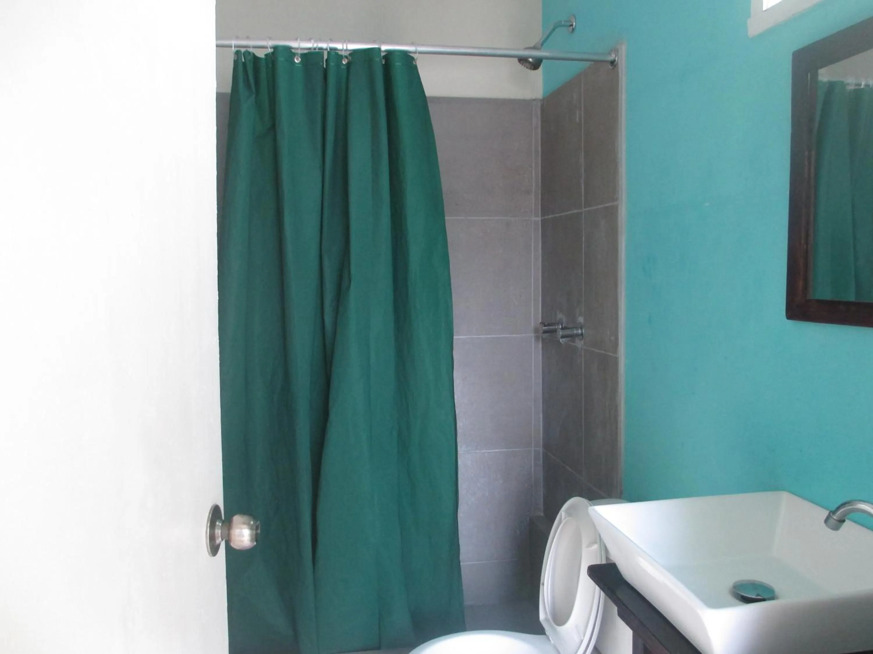 Bathroom in Kingsworth Bed and Breakfast