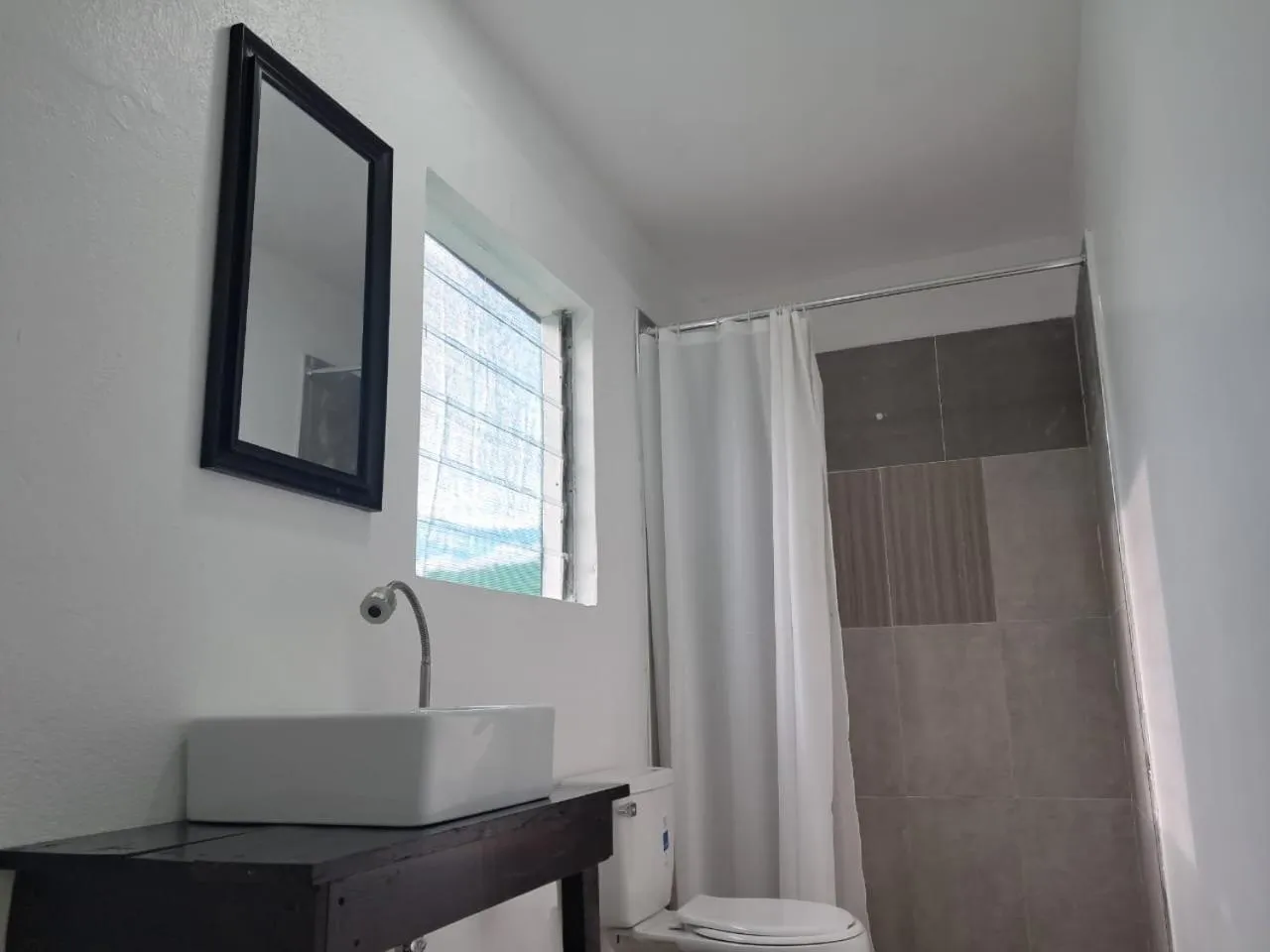 Bathroom in Kingsworth Bed and Breakfast