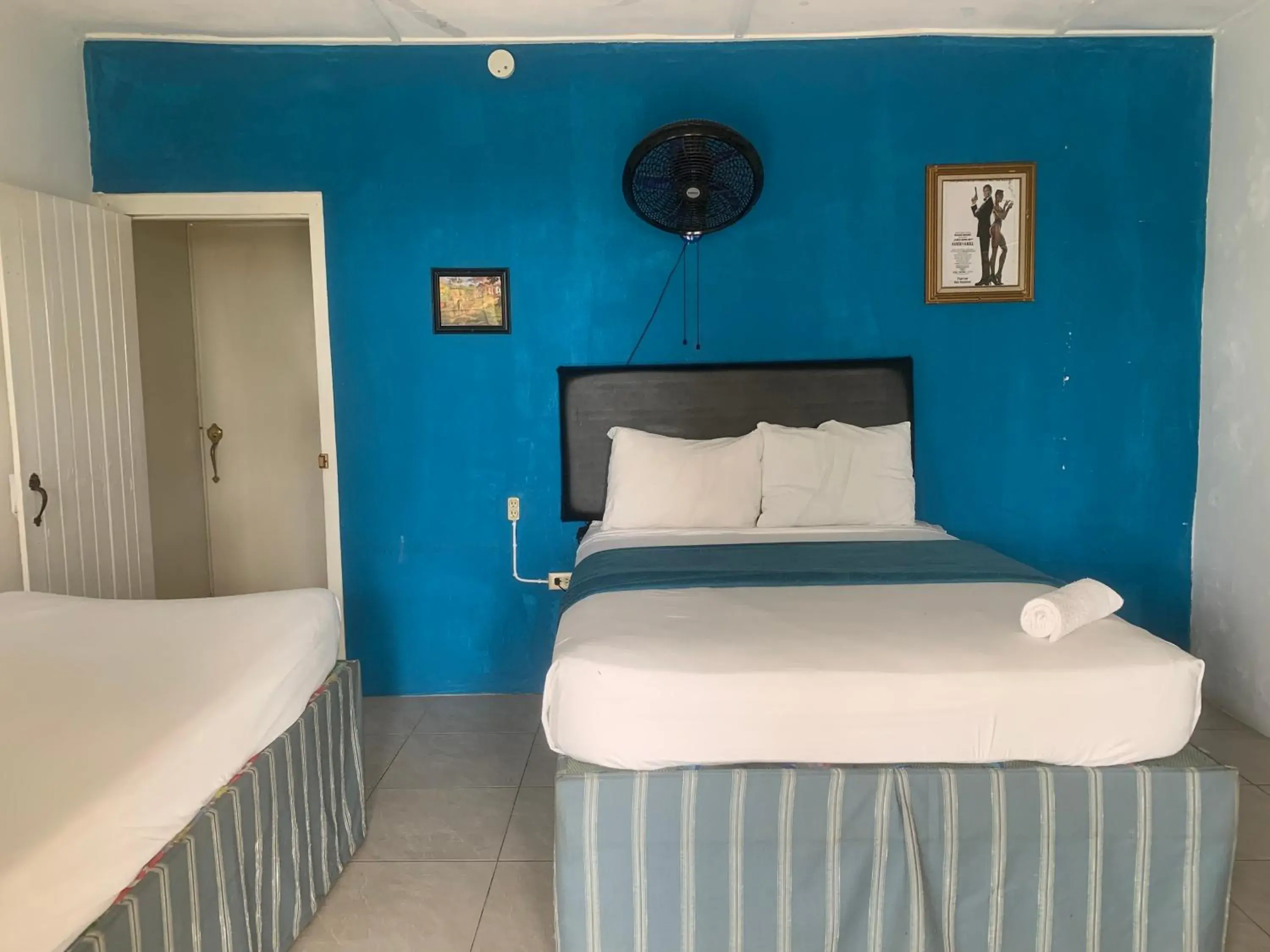 Photo of the whole room, Bed in Kingsworth Bed and Breakfast Photo of the whole room, Bed in Kingsworth Bed and Breakfast