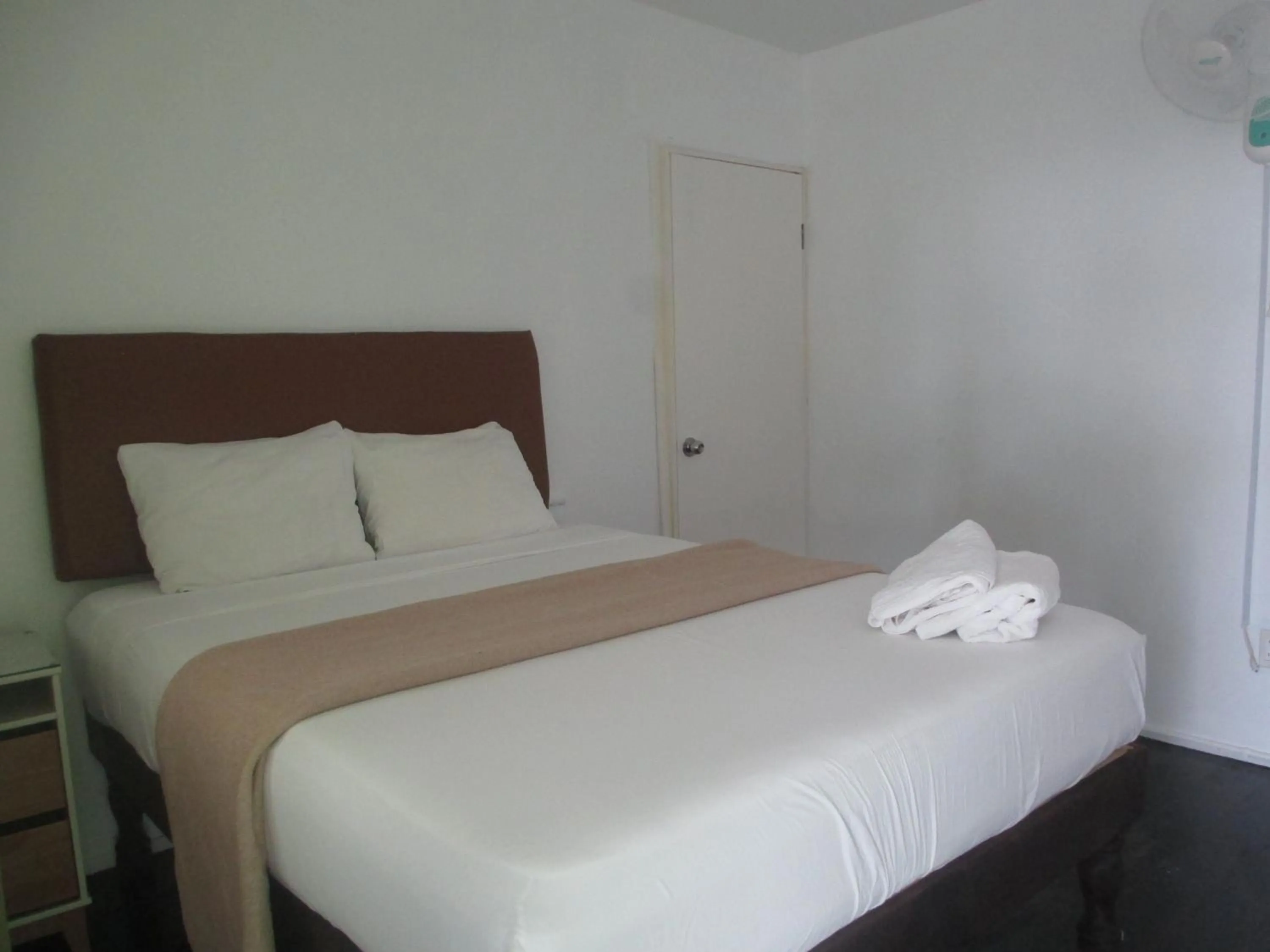 Photo of the whole room, Bed in Kingsworth Bed and Breakfast