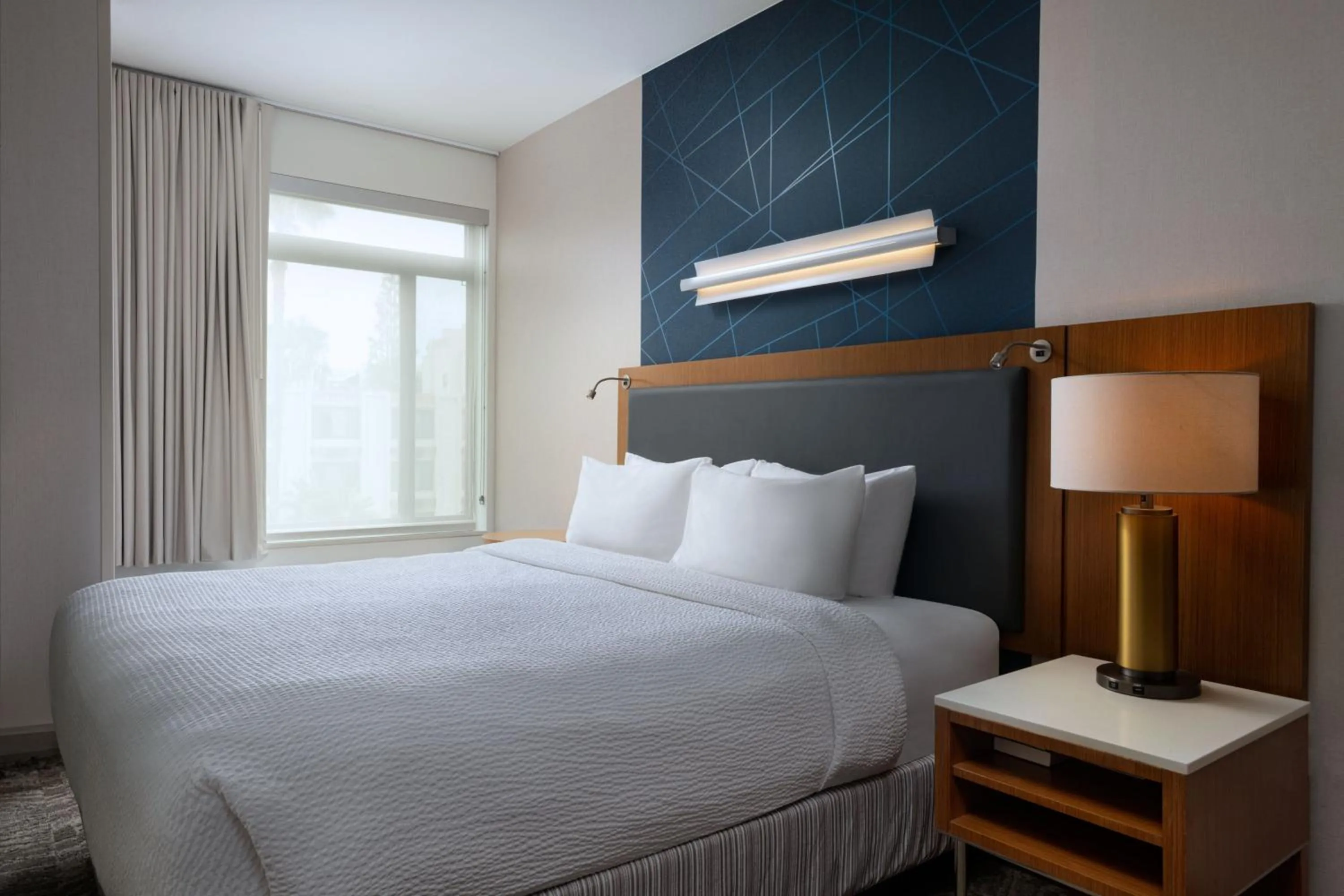 Photo of the whole room, Bed in Springhill Suites by Marriott Anaheim Maingate