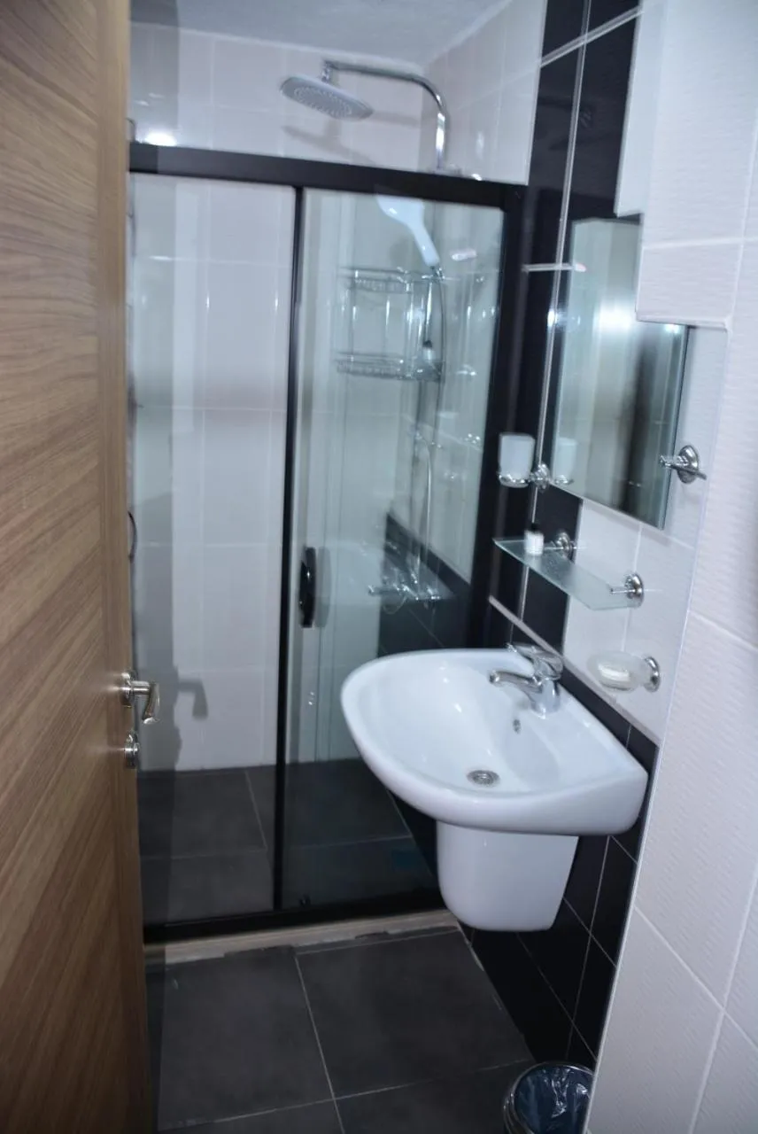 Shower in The Pera Hotel Marmaris