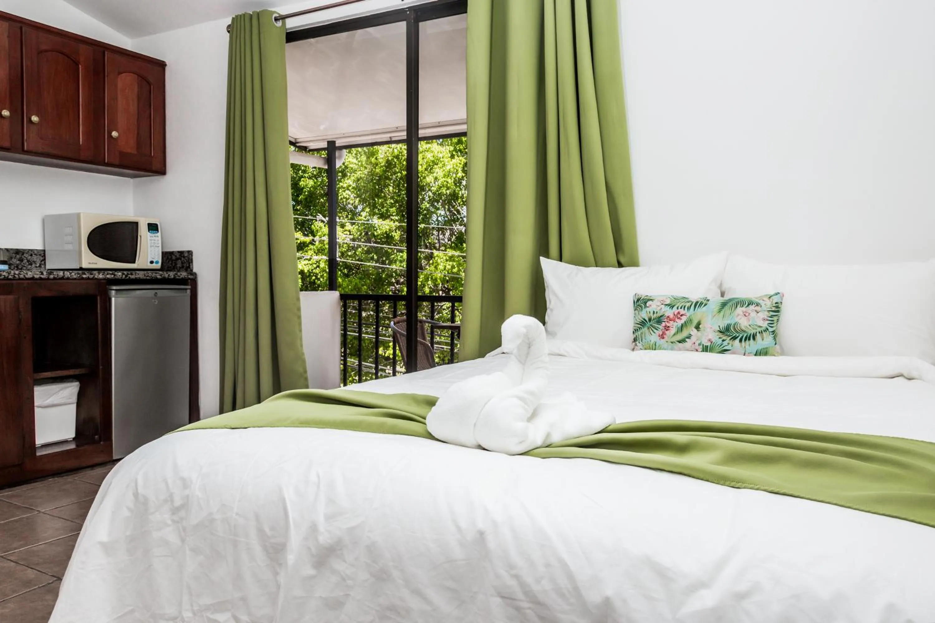 Bedroom, Bed in The Palms At Coco Beach