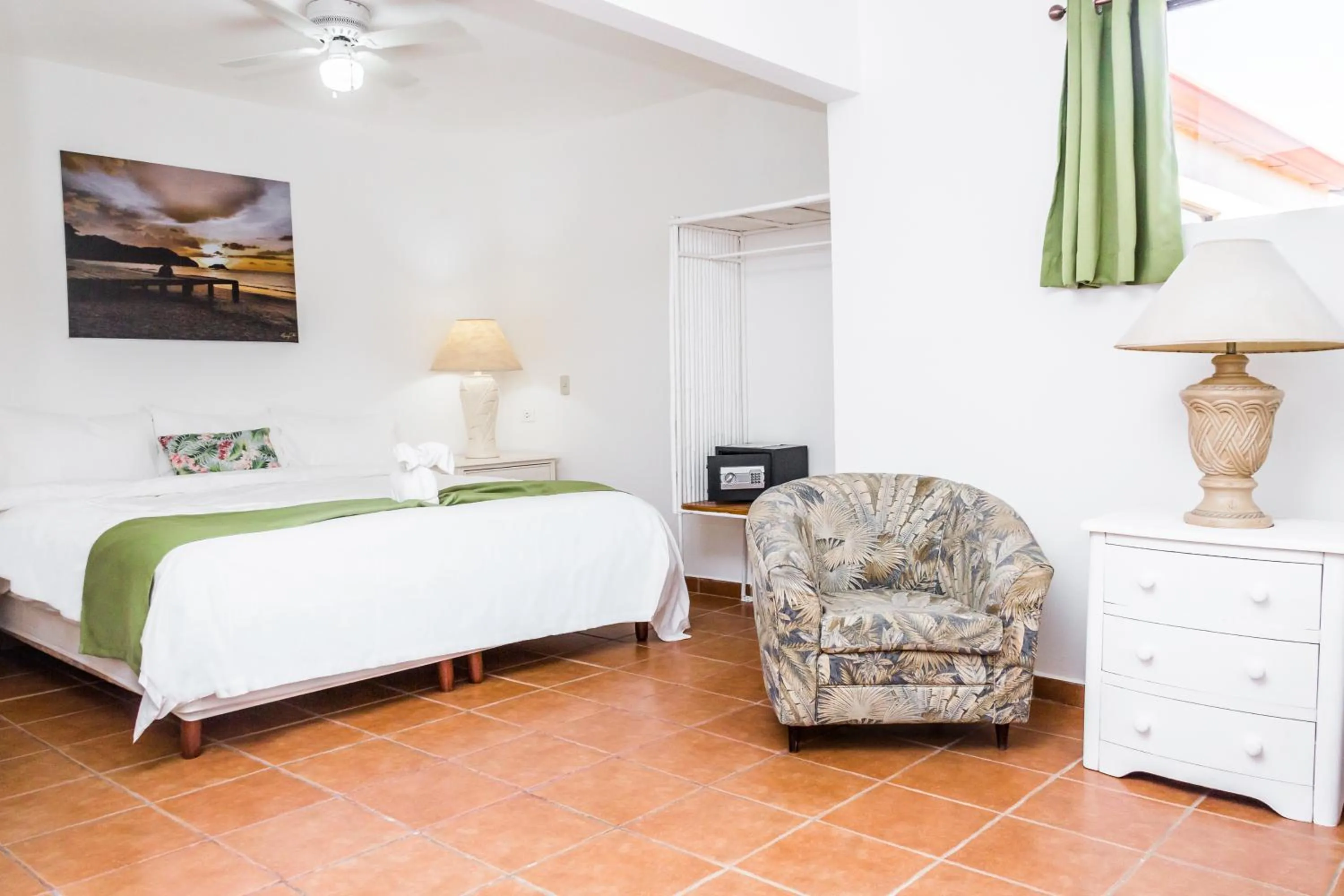 Bedroom, Bed in The Palms At Coco Beach