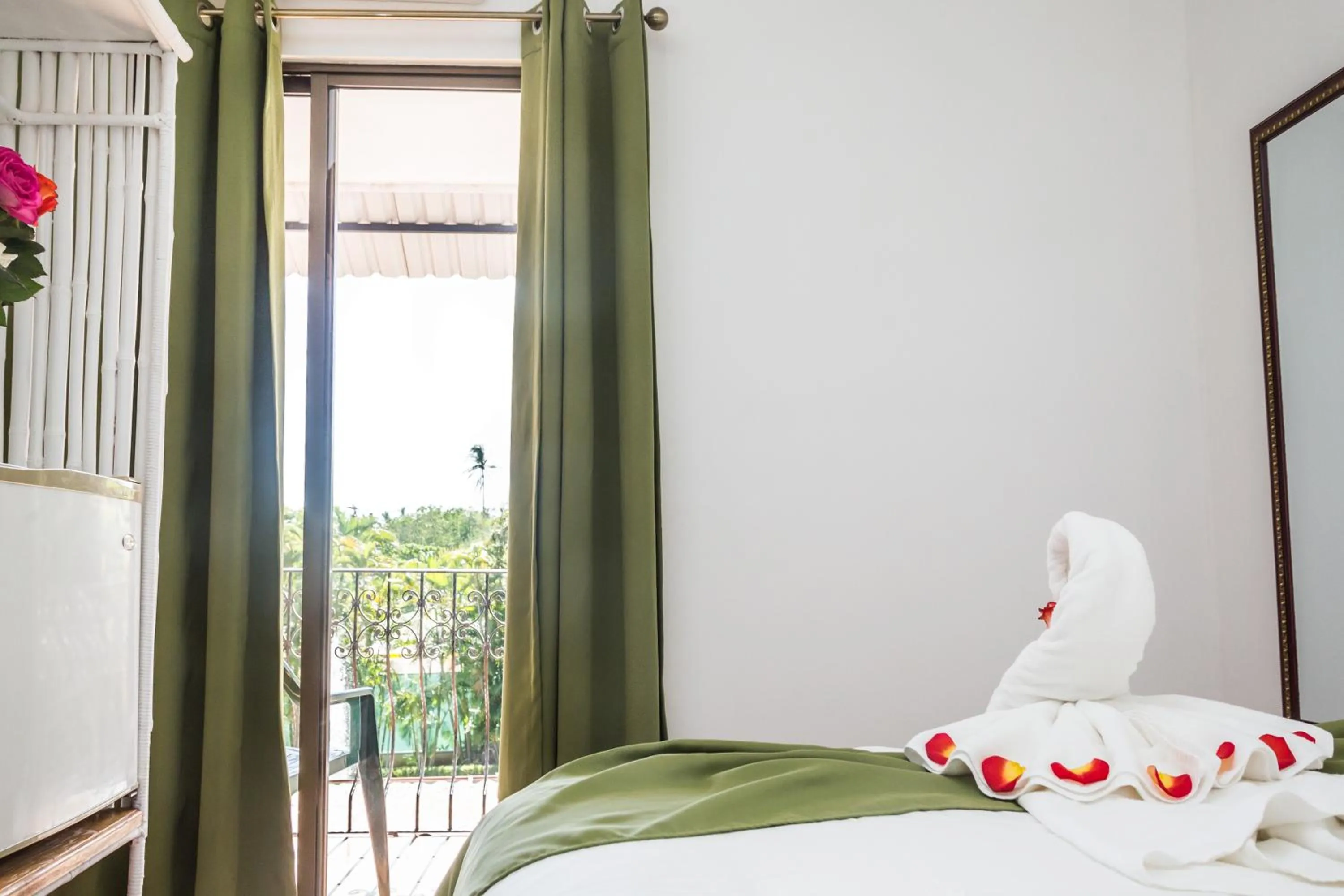 View (from property/room), Bed in The Palms At Coco Beach