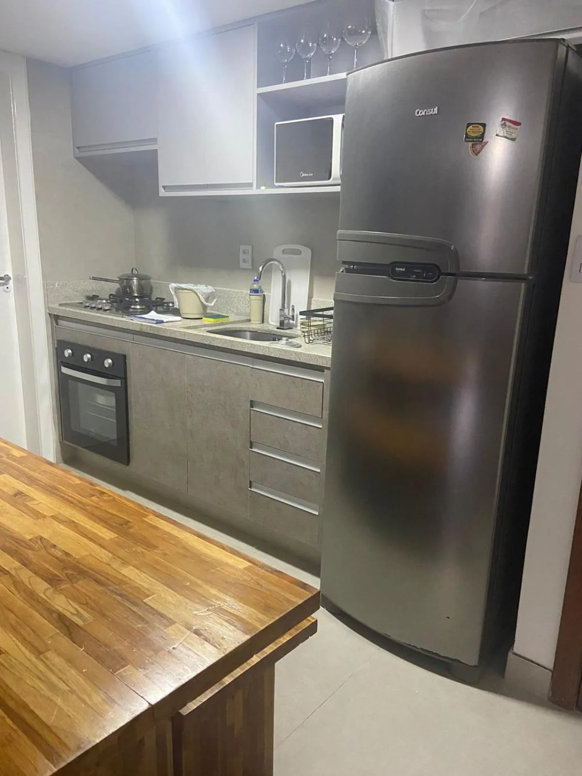 Communal kitchen in Apartamento Enseada Praia do Forte