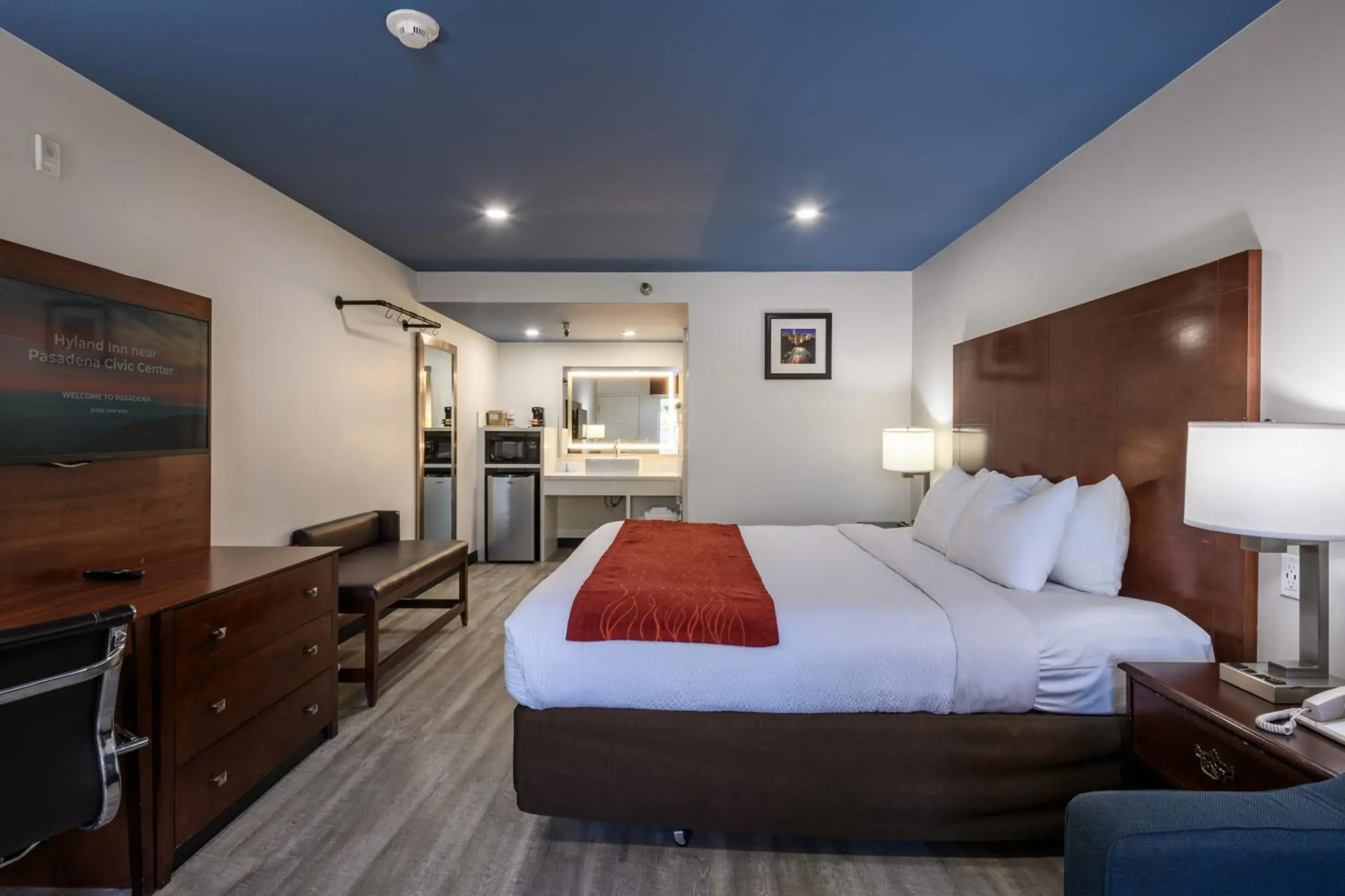 Bedroom, Bed in Hyland Inn near Pasadena Civic Center Bedroom, Bed in Hyland Inn near Pasadena Civic Center