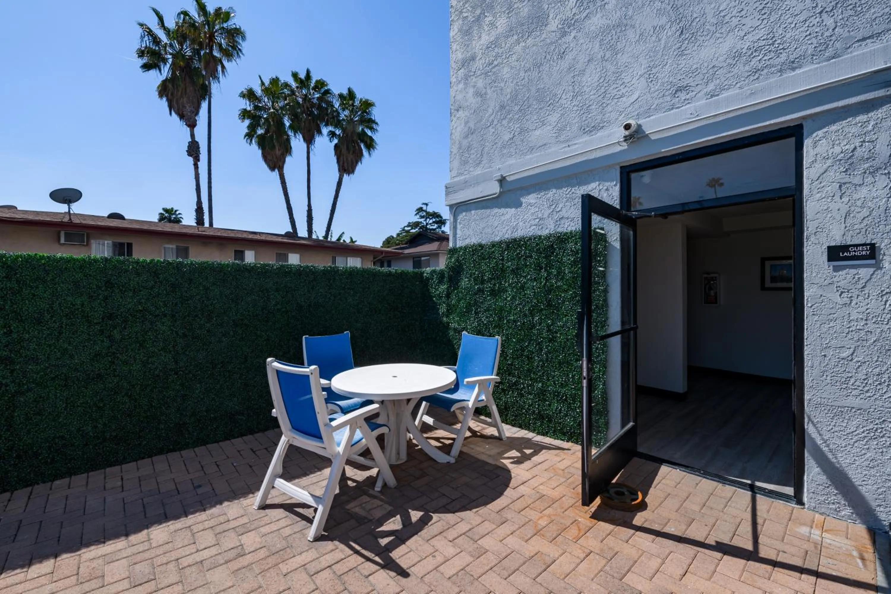 Pool view in Hyland Inn near Pasadena Civic Center