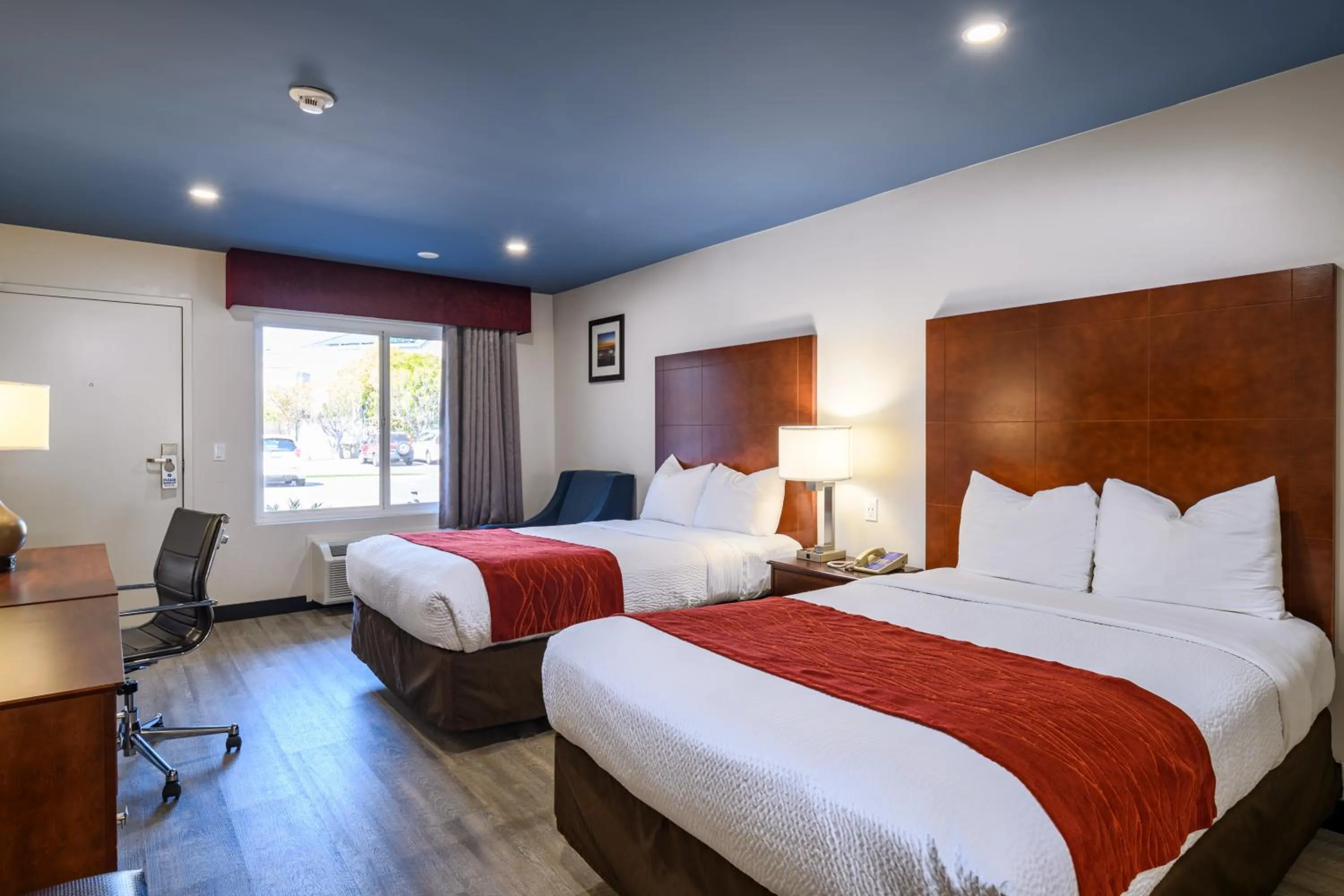 Bedroom, Bed in Hyland Inn near Pasadena Civic Center