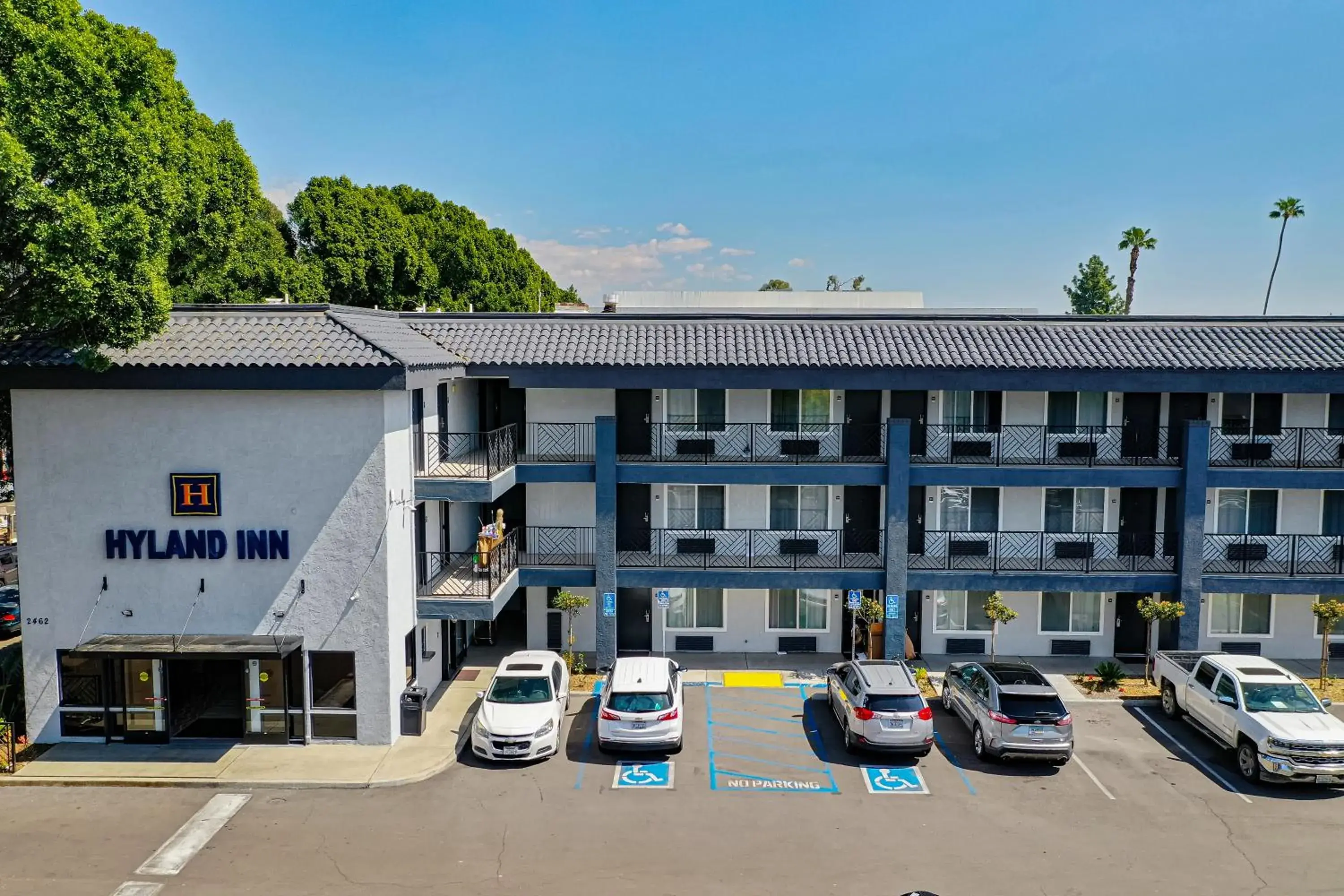 Property building in Hyland Inn near Pasadena Civic Center Property building in Hyland Inn near Pasadena Civic Center