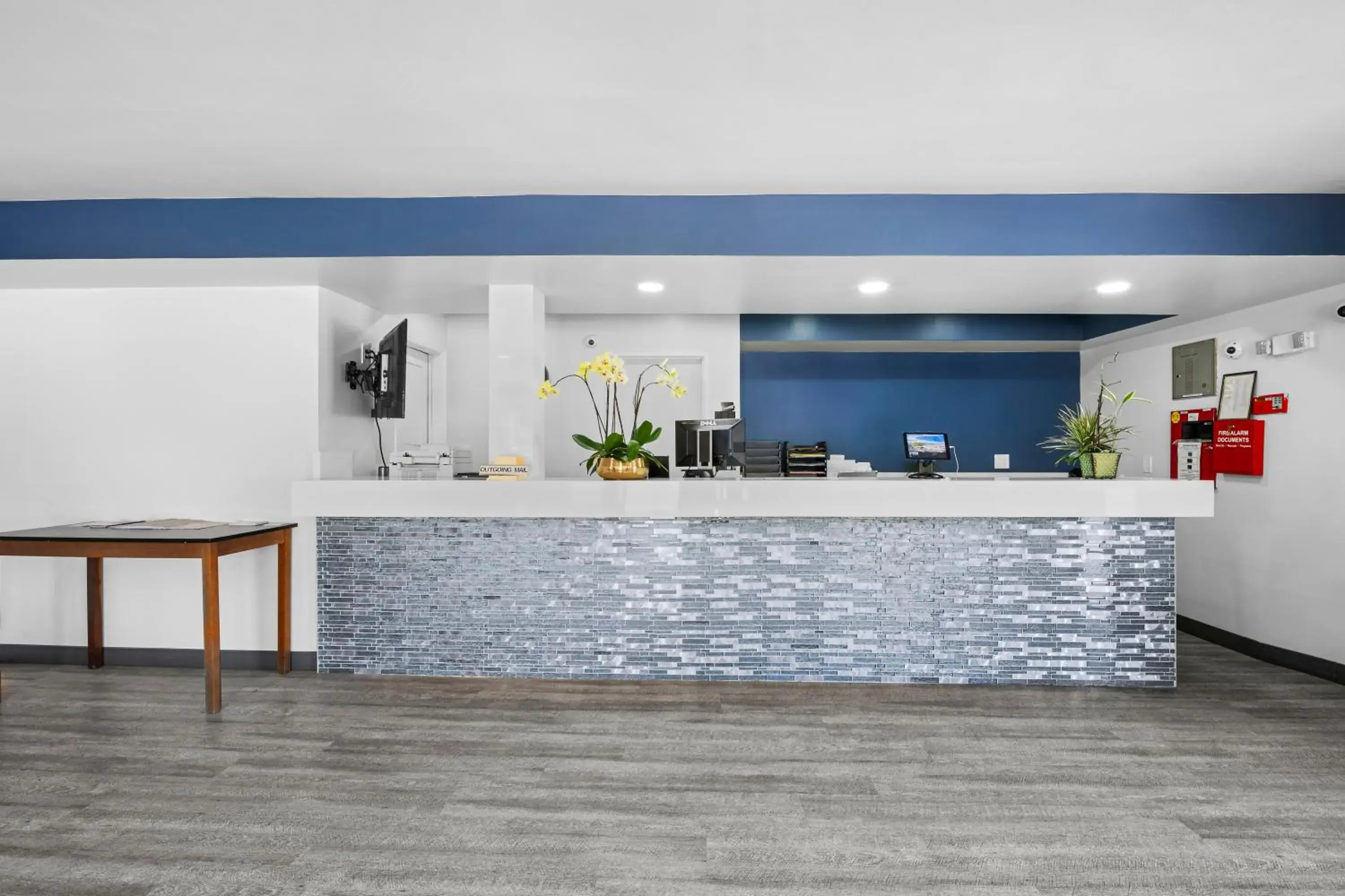 Lobby or reception in Hyland Inn near Pasadena Civic Center Lobby or reception in Hyland Inn near Pasadena Civic Center