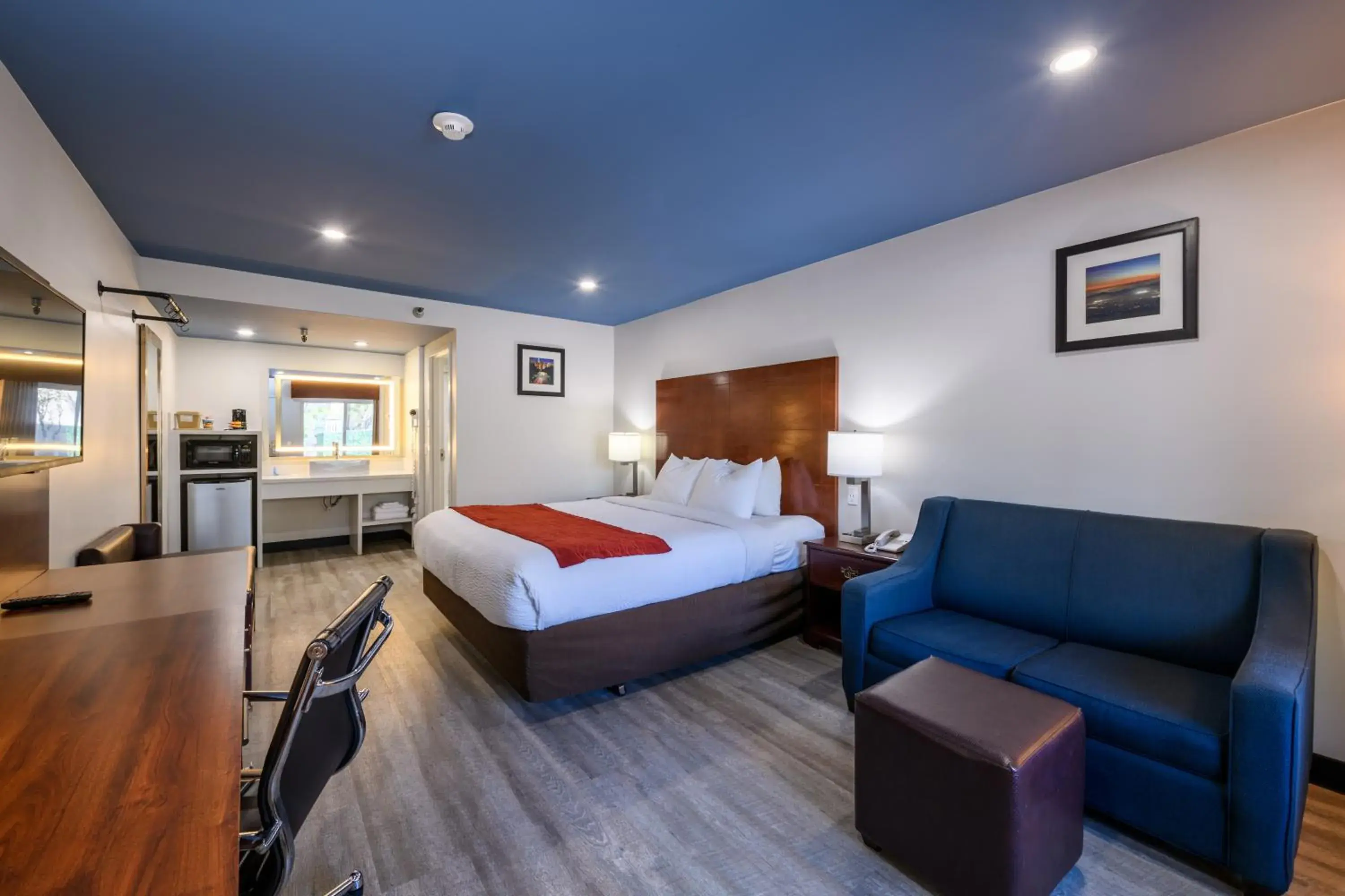 Bedroom, Bed in Hyland Inn near Pasadena Civic Center Bedroom, Bed in Hyland Inn near Pasadena Civic Center