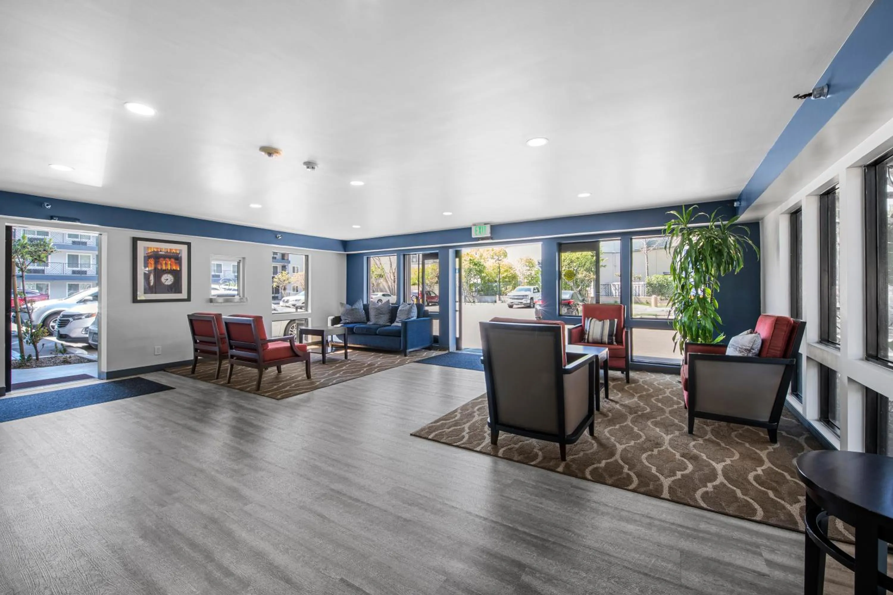 Lobby or reception in Hyland Inn near Pasadena Civic Center