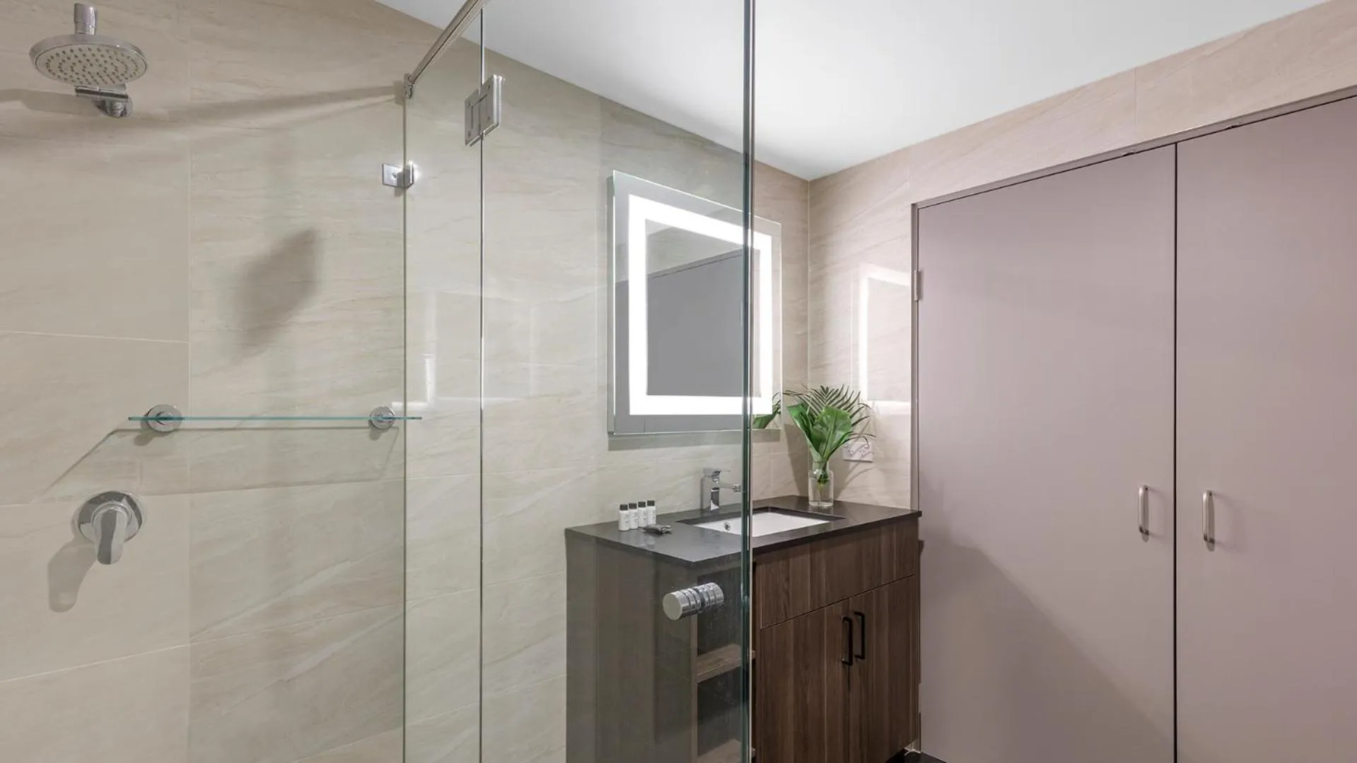 Bathroom in Oaks Sydney North Ryde Suites