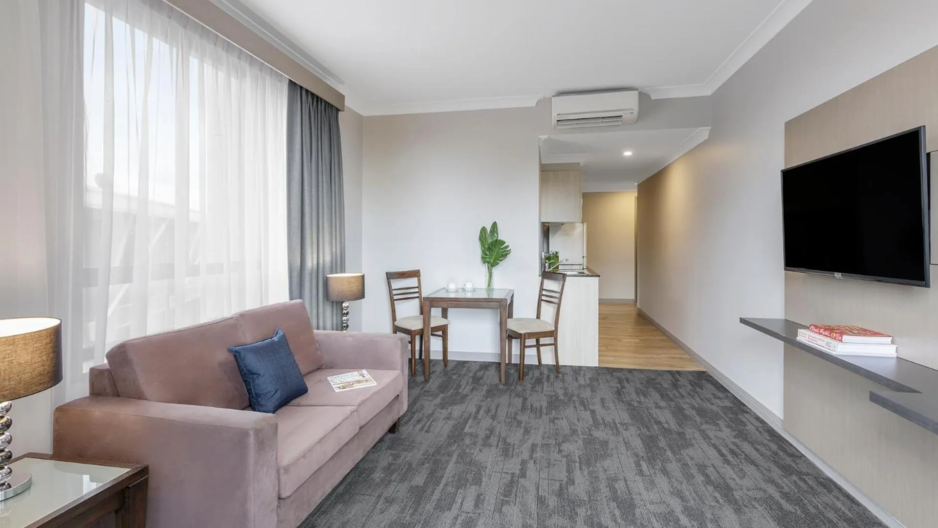 TV and multimedia in Oaks Sydney North Ryde Suites